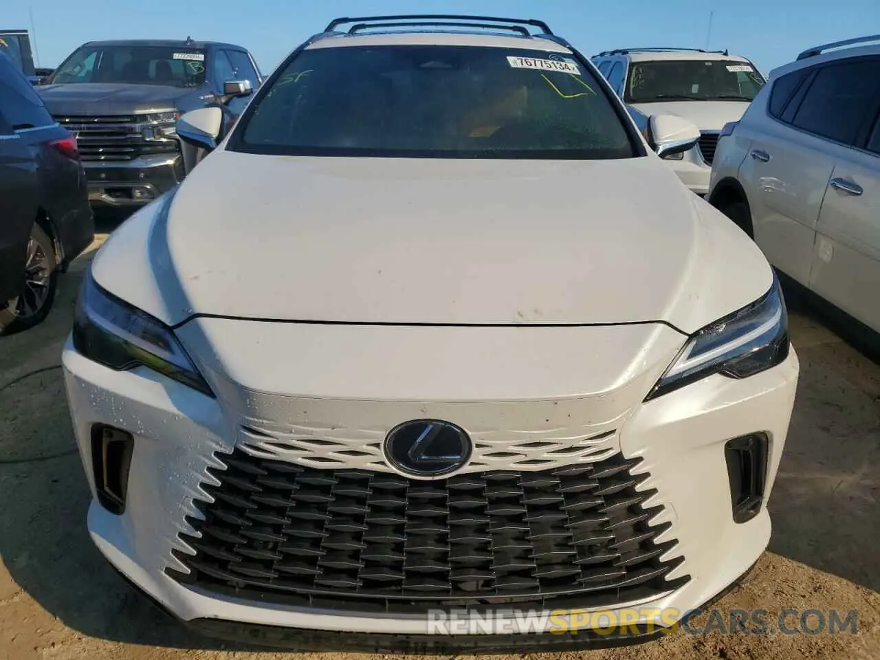 5 fotografías del automóvil dañado JTJCHMAA2R2015599 LEXUS RX 350 PRE 2024