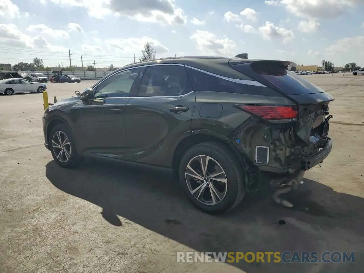2 fotografías del automóvil dañado JTJCHMAA3R2013988 LEXUS RX 350 PRE 2024