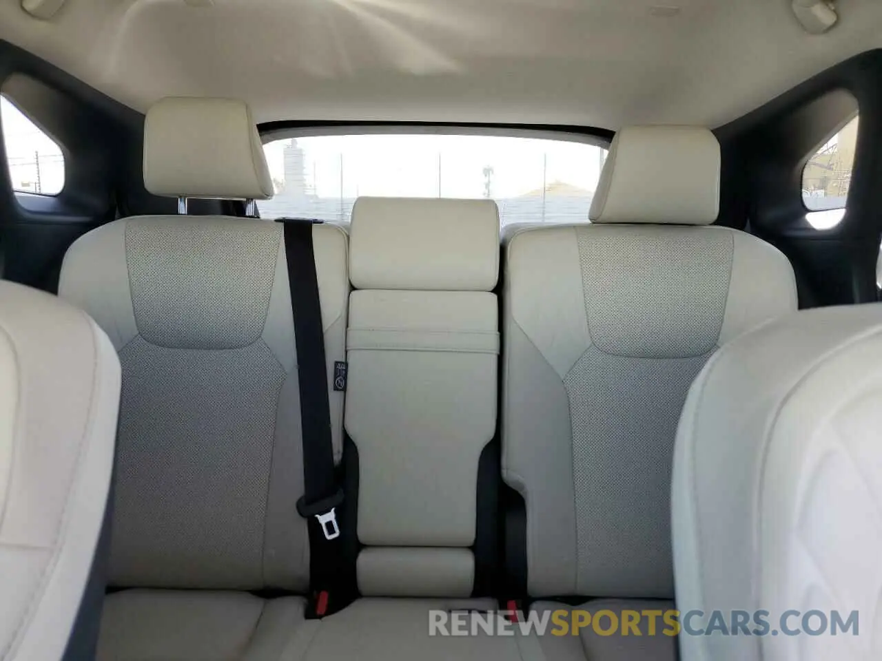 10 fotografías del automóvil dañado JTJCHMAA4R2014373 LEXUS RX 350 PRE 2024