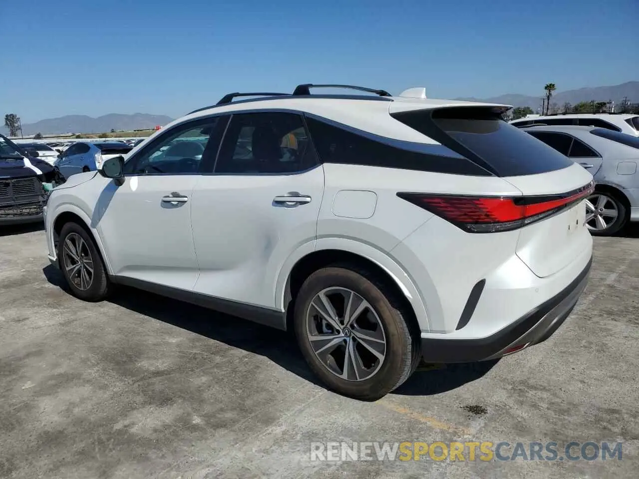 2 fotografías del automóvil dañado JTJCHMAA4R2014373 LEXUS RX 350 PRE 2024