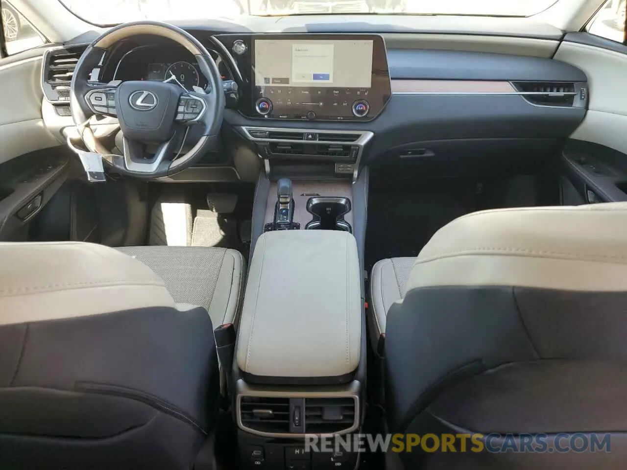 8 fotografías del automóvil dañado JTJCHMAA4R2014373 LEXUS RX 350 PRE 2024