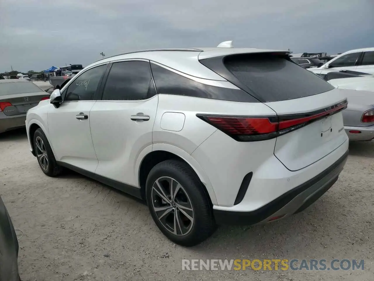 2 fotografías del automóvil dañado JTJCHMAA6R2017355 LEXUS RX 350 PRE 2024