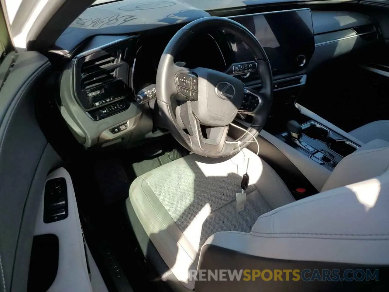8 fotografías del automóvil dañado JTJCHMAA6R2017355 LEXUS RX 350 PRE 2024