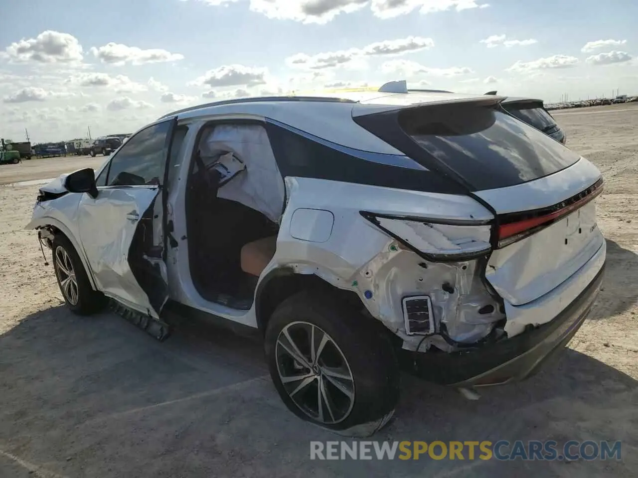 2 fotografías del automóvil dañado JTJCHMAA6R2017615 LEXUS RX 350 PRE 2024