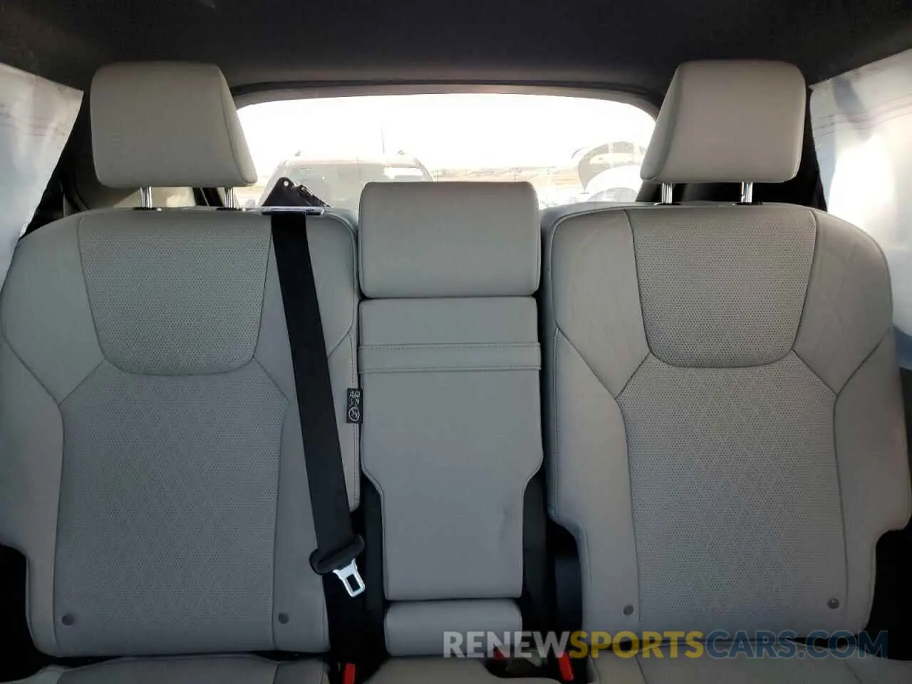 10 fotografías del automóvil dañado JTJCHMAA7R2020524 LEXUS RX 350 PRE 2024