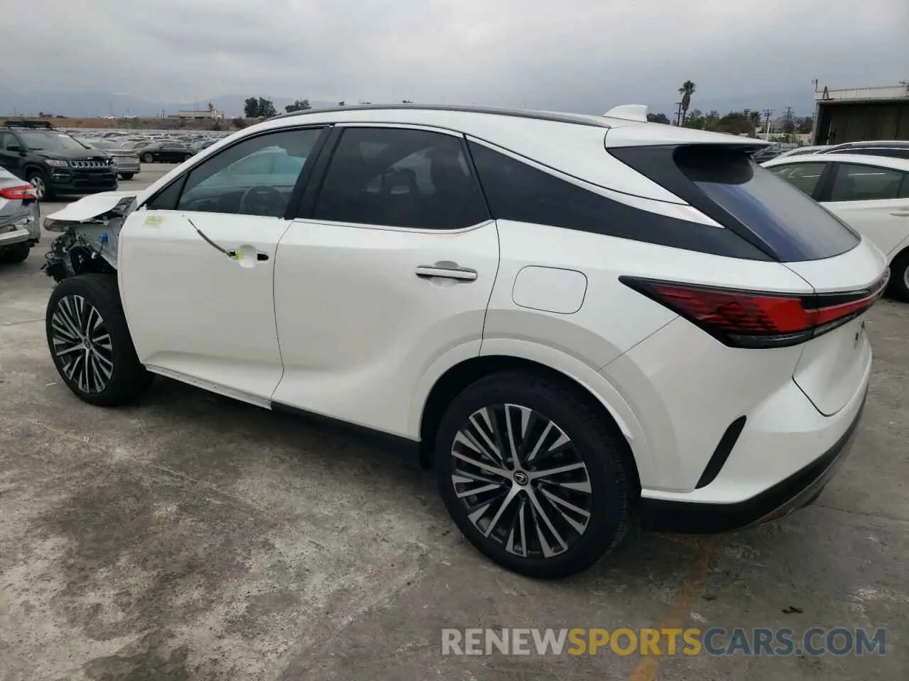 2 fotografías del automóvil dañado JTJCHMAA8R2012500 LEXUS RX 350 PRE 2024