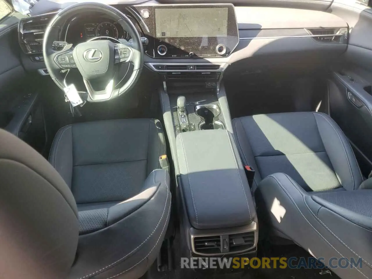 8 fotografías del automóvil dañado JTJCHMAAXR2017181 LEXUS RX 350 PRE 2024