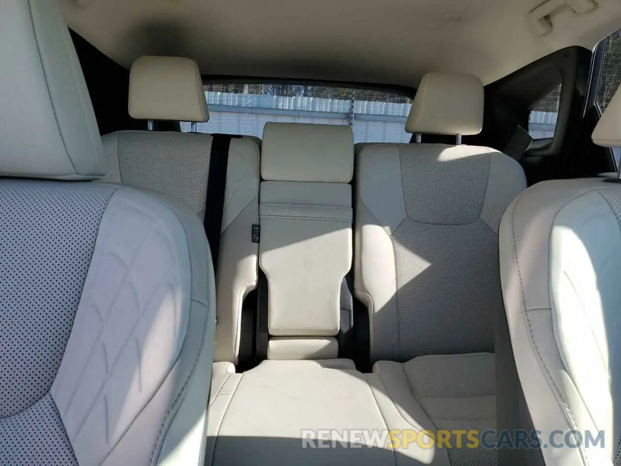 10 fotografías del automóvil dañado JTJCHMAAXR2017598 LEXUS RX 350 PRE 2024