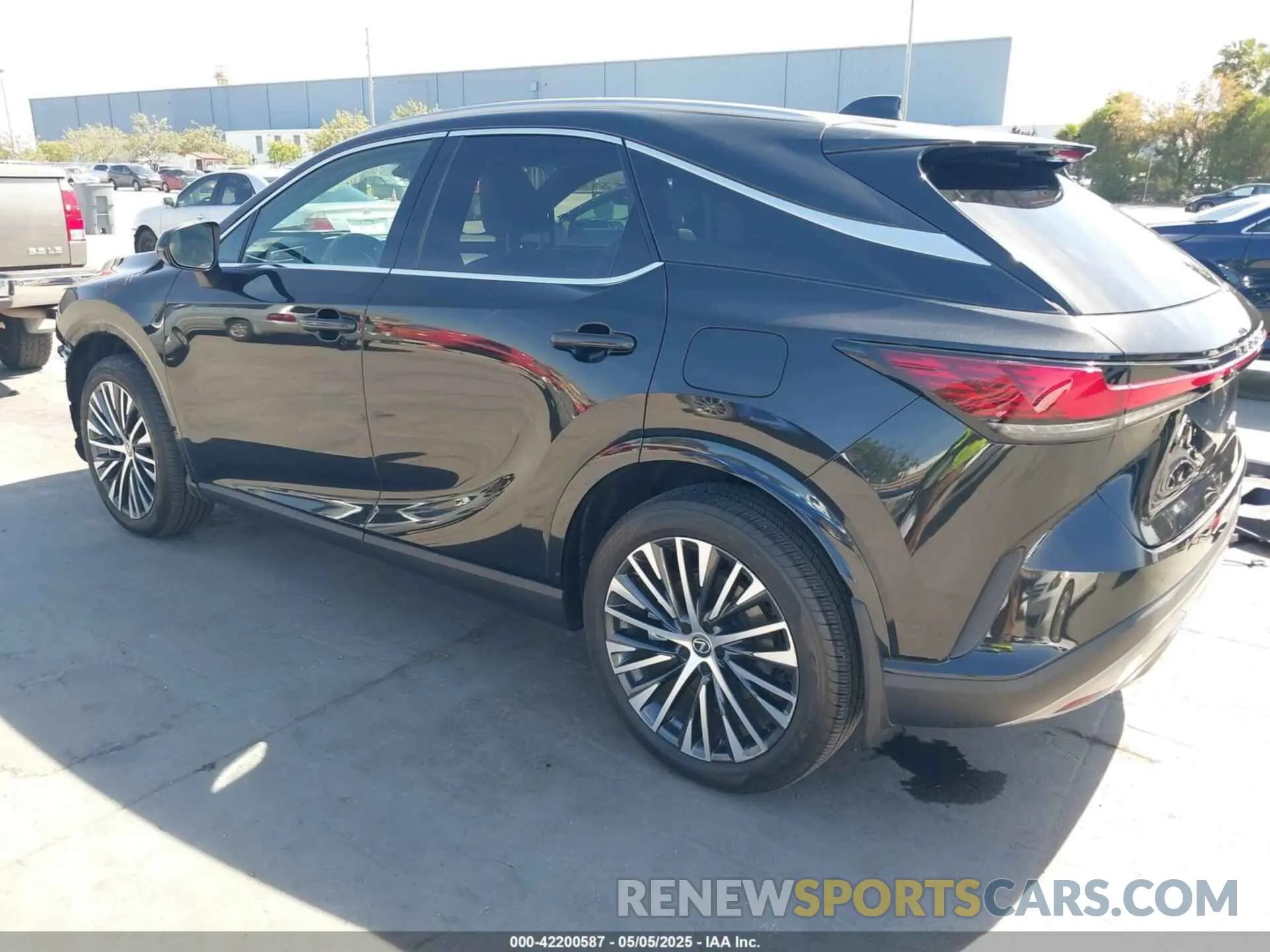 3 fotografías del automóvil dañado 2T2BBMCA1PC005914 LEXUS RX 350H 2023