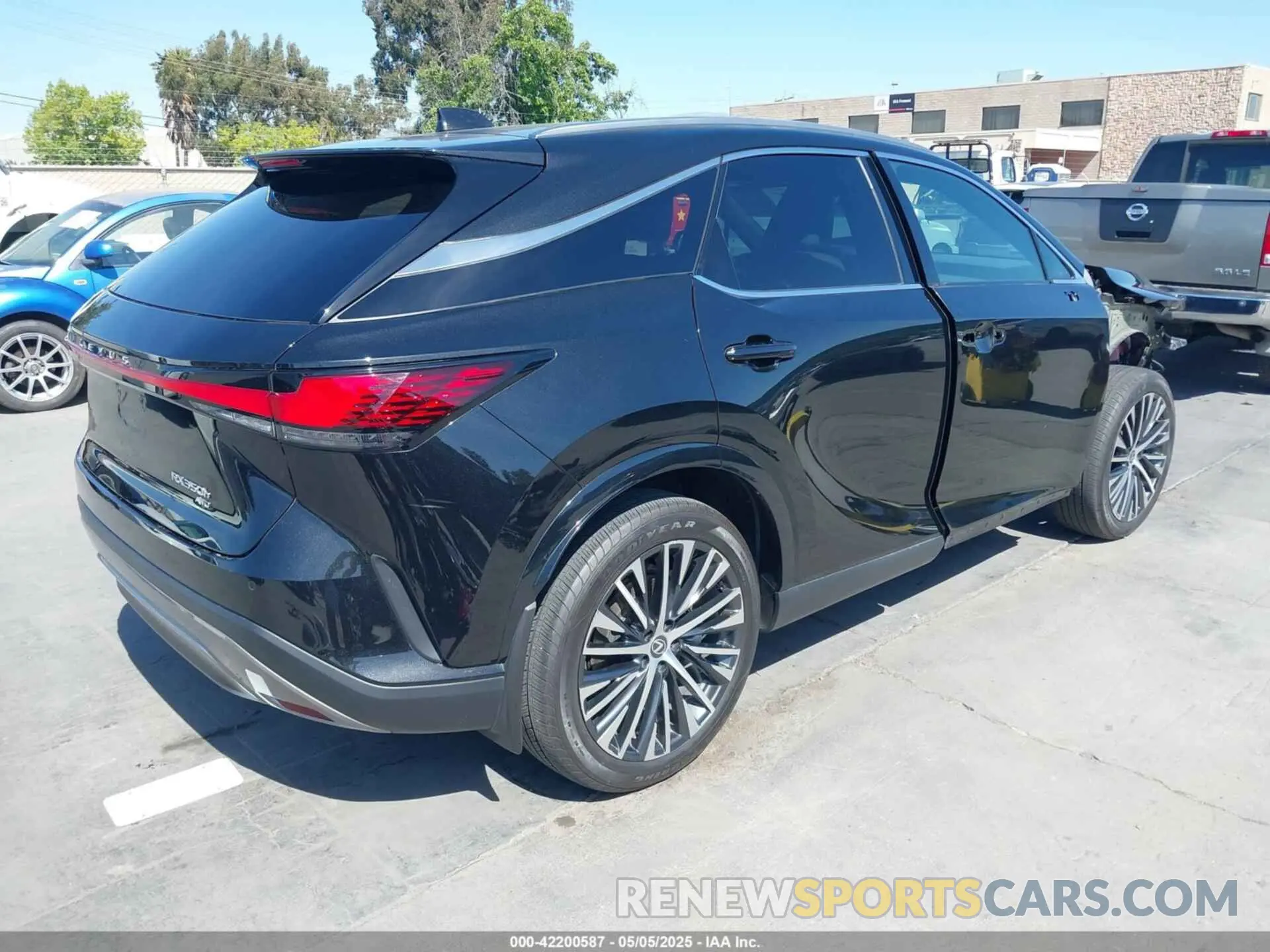 4 fotografías del automóvil dañado 2T2BBMCA1PC005914 LEXUS RX 350H 2023
