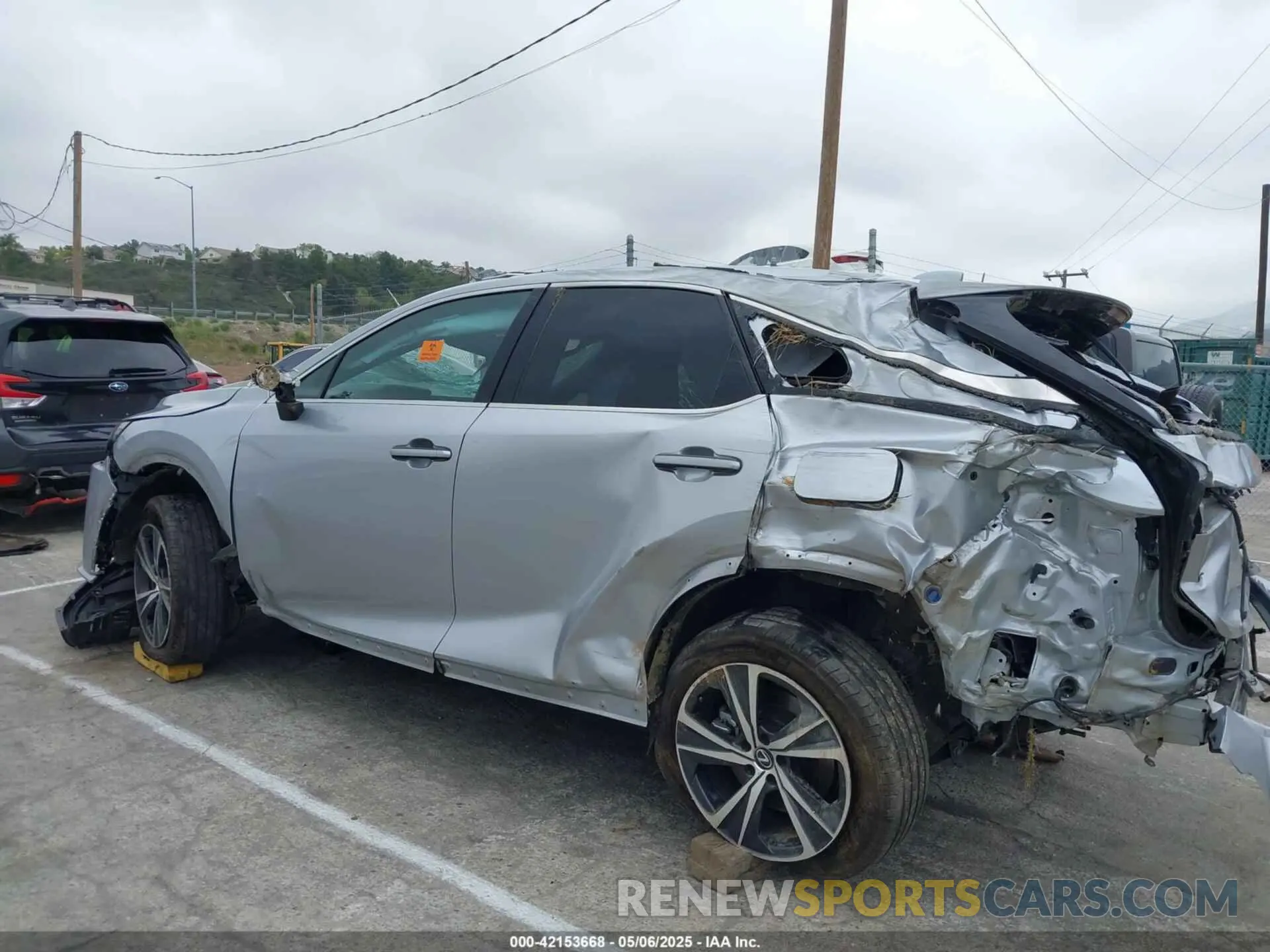 12 fotografías del automóvil dañado 2T2BBMCA1PC011986 LEXUS RX 350H 2023