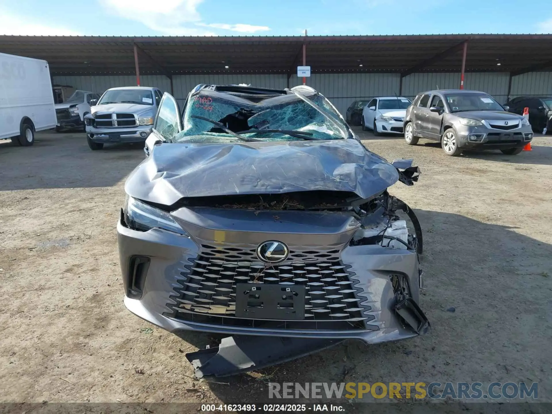 13 fotografías del automóvil dañado 2T2BBMCA2PC002598 LEXUS RX 350H 2023