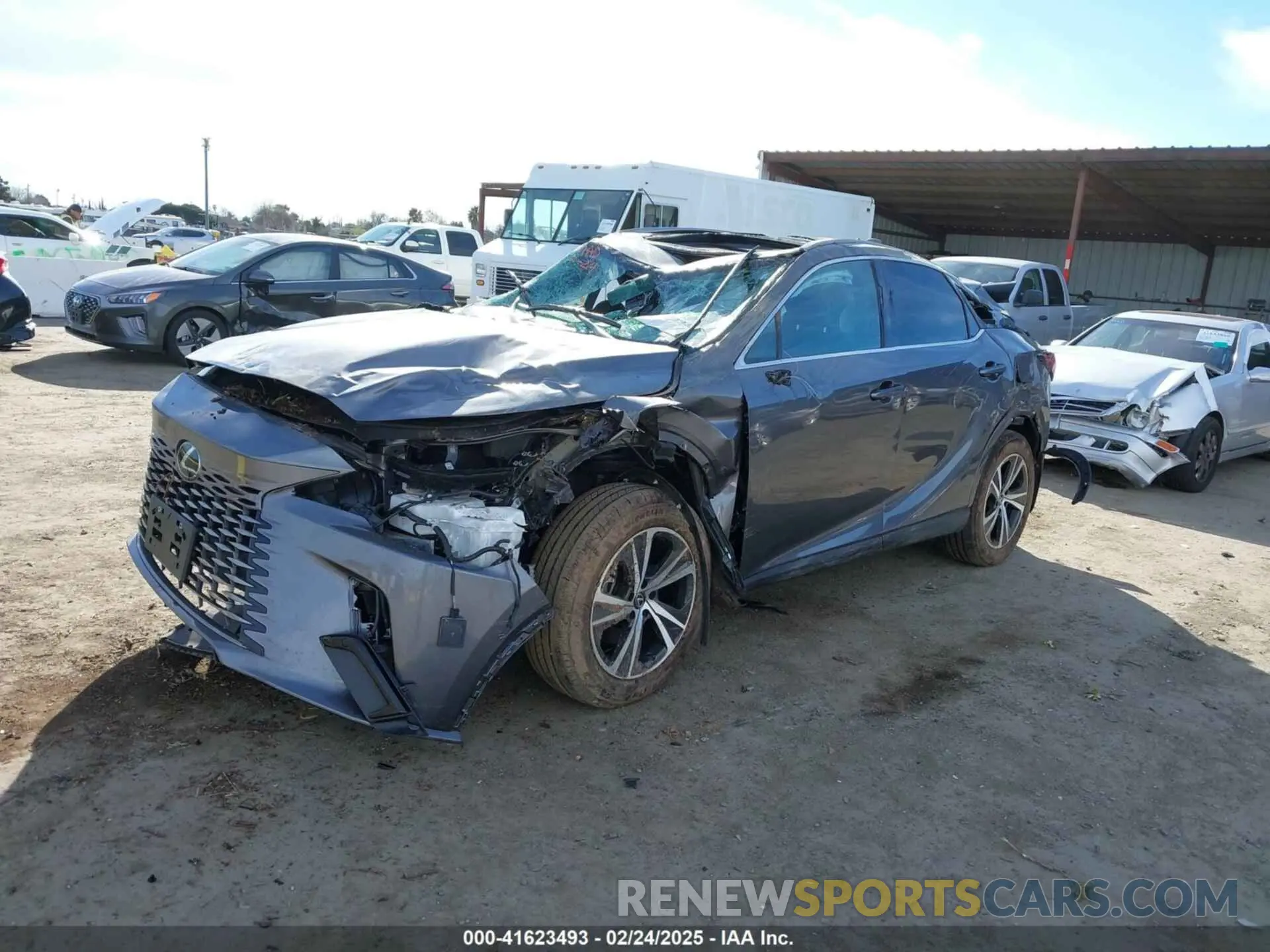 2 fotografías del automóvil dañado 2T2BBMCA2PC002598 LEXUS RX 350H 2023