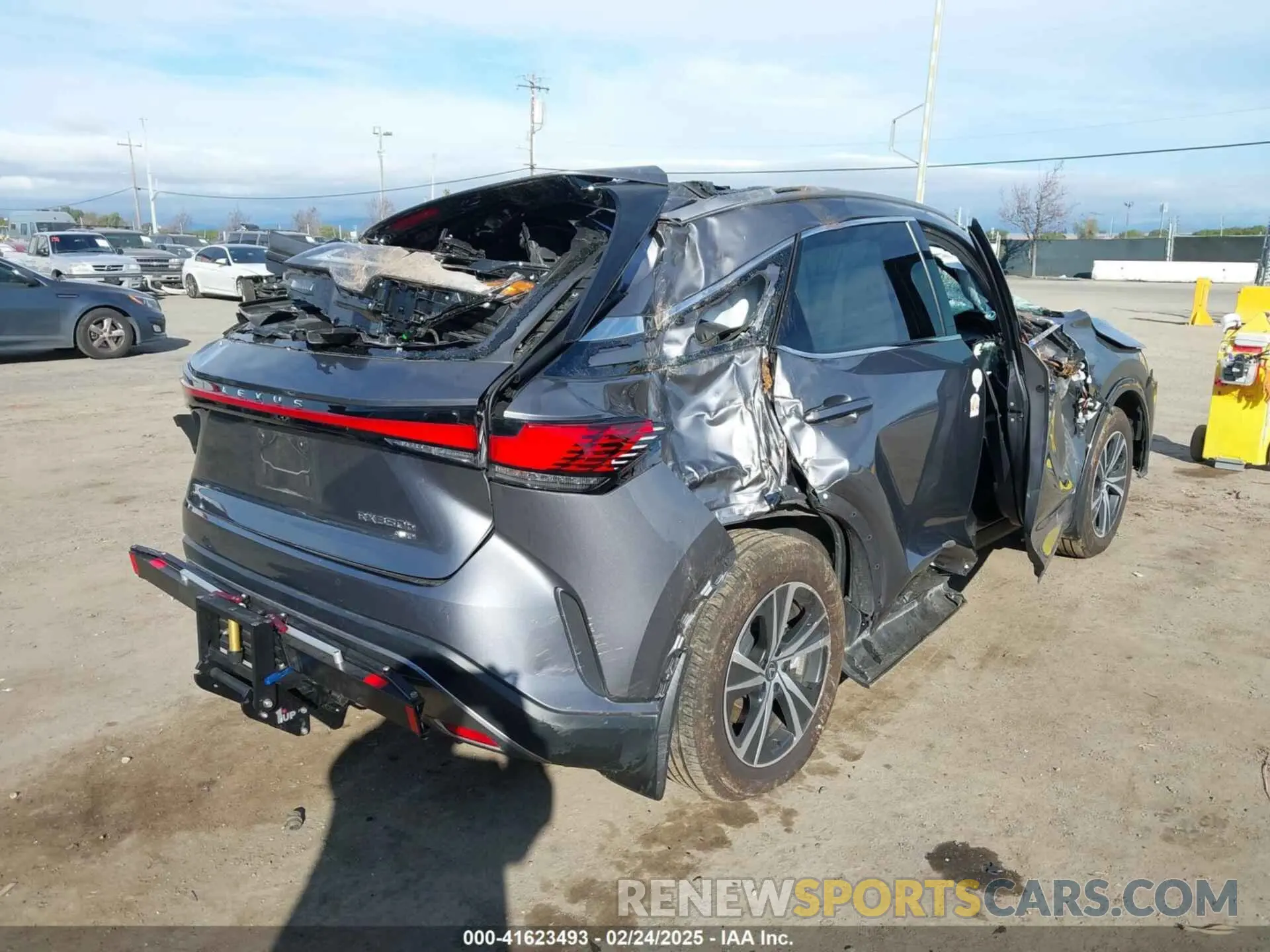 4 fotografías del automóvil dañado 2T2BBMCA2PC002598 LEXUS RX 350H 2023