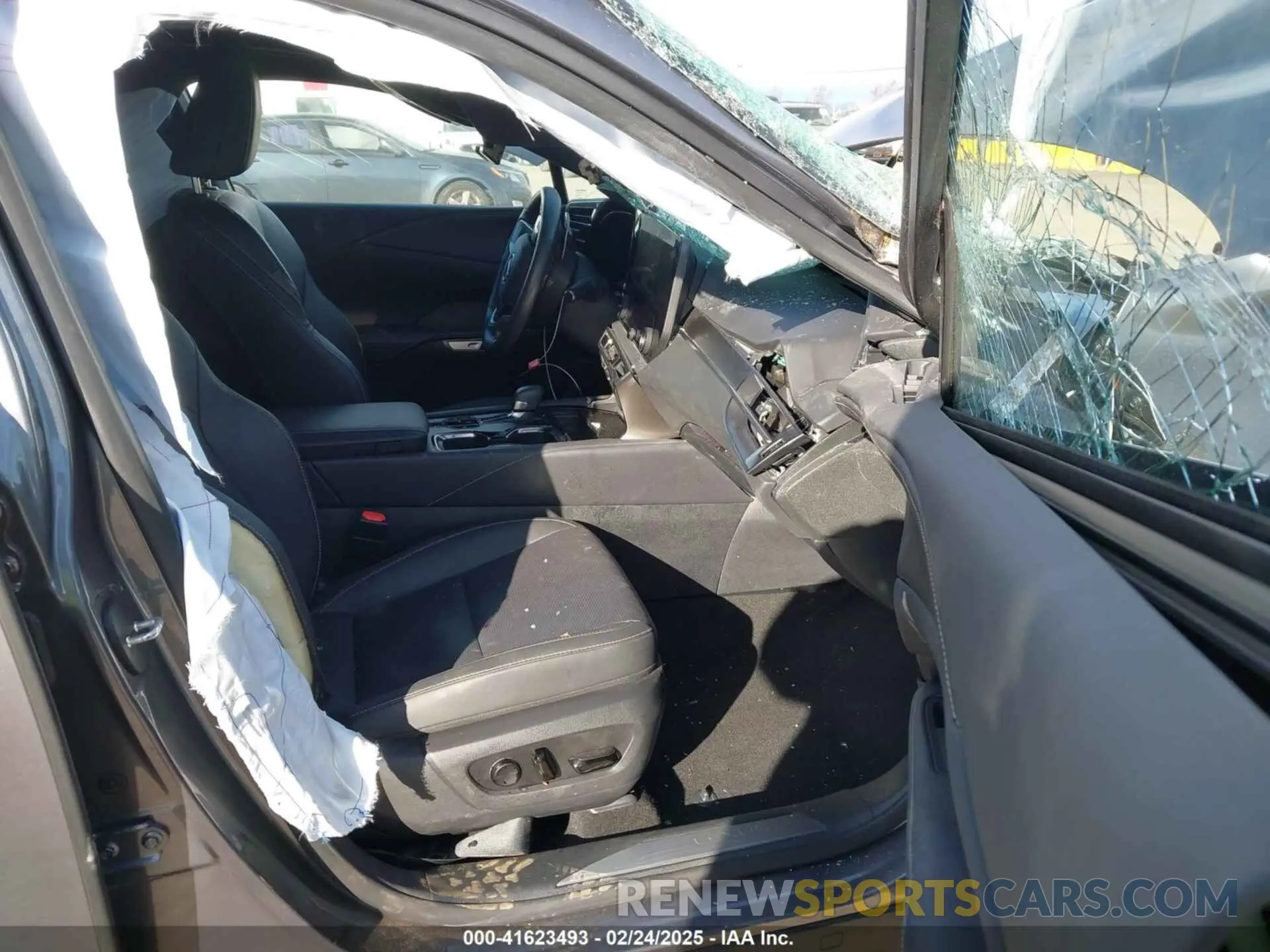 5 fotografías del automóvil dañado 2T2BBMCA2PC002598 LEXUS RX 350H 2023