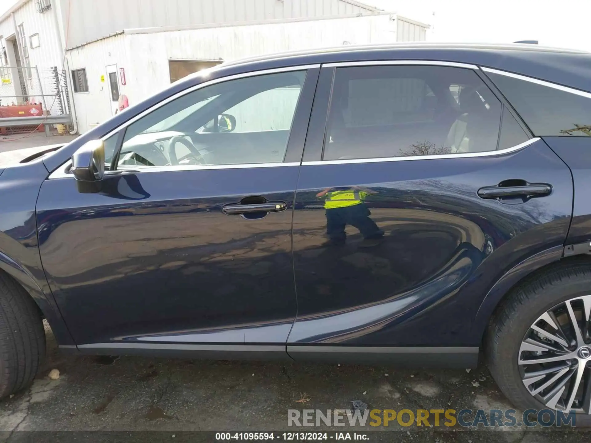 14 fotografías del automóvil dañado 2T2BBMCA4PC017829 LEXUS RX 350H 2023