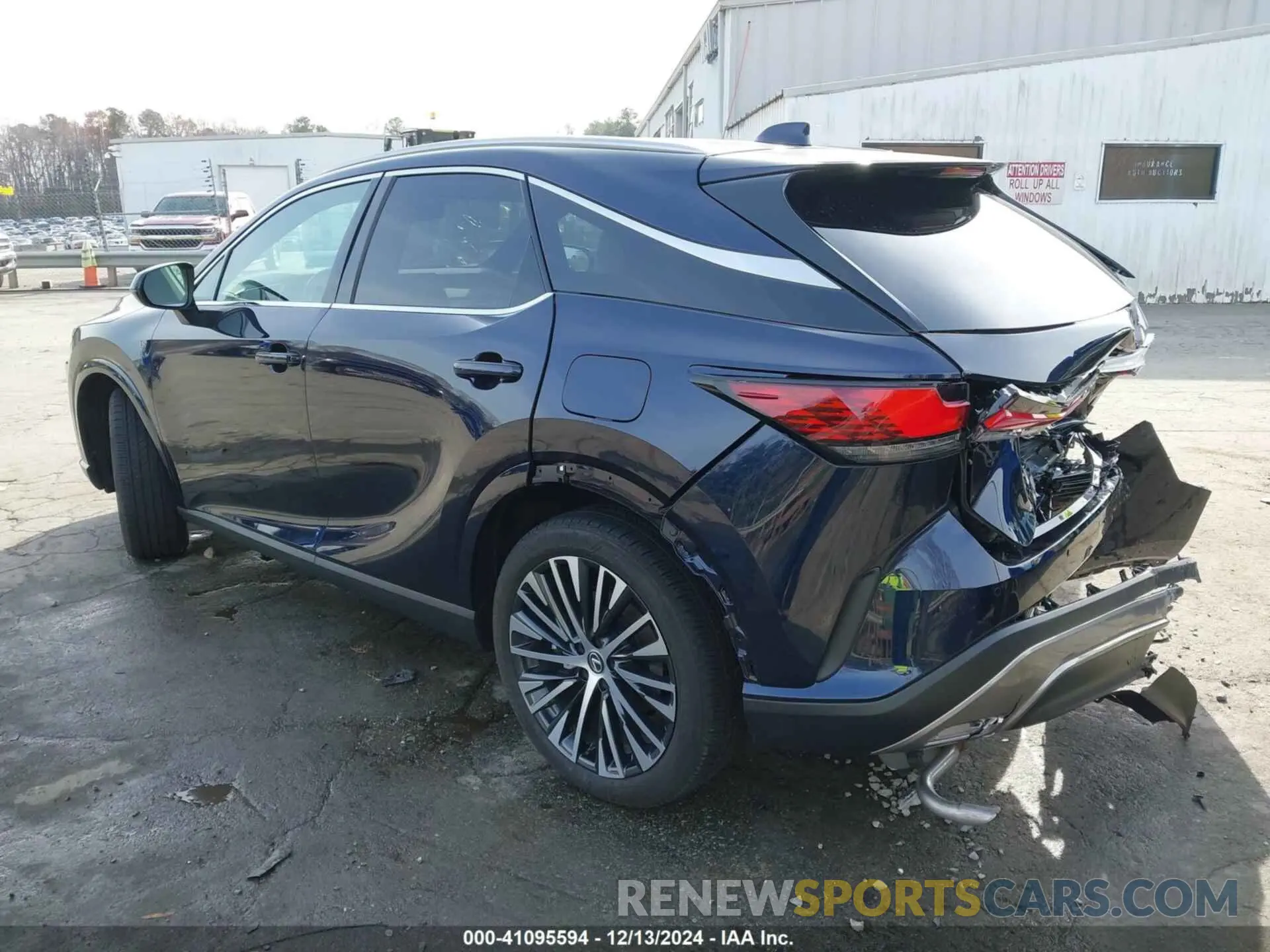3 fotografías del automóvil dañado 2T2BBMCA4PC017829 LEXUS RX 350H 2023