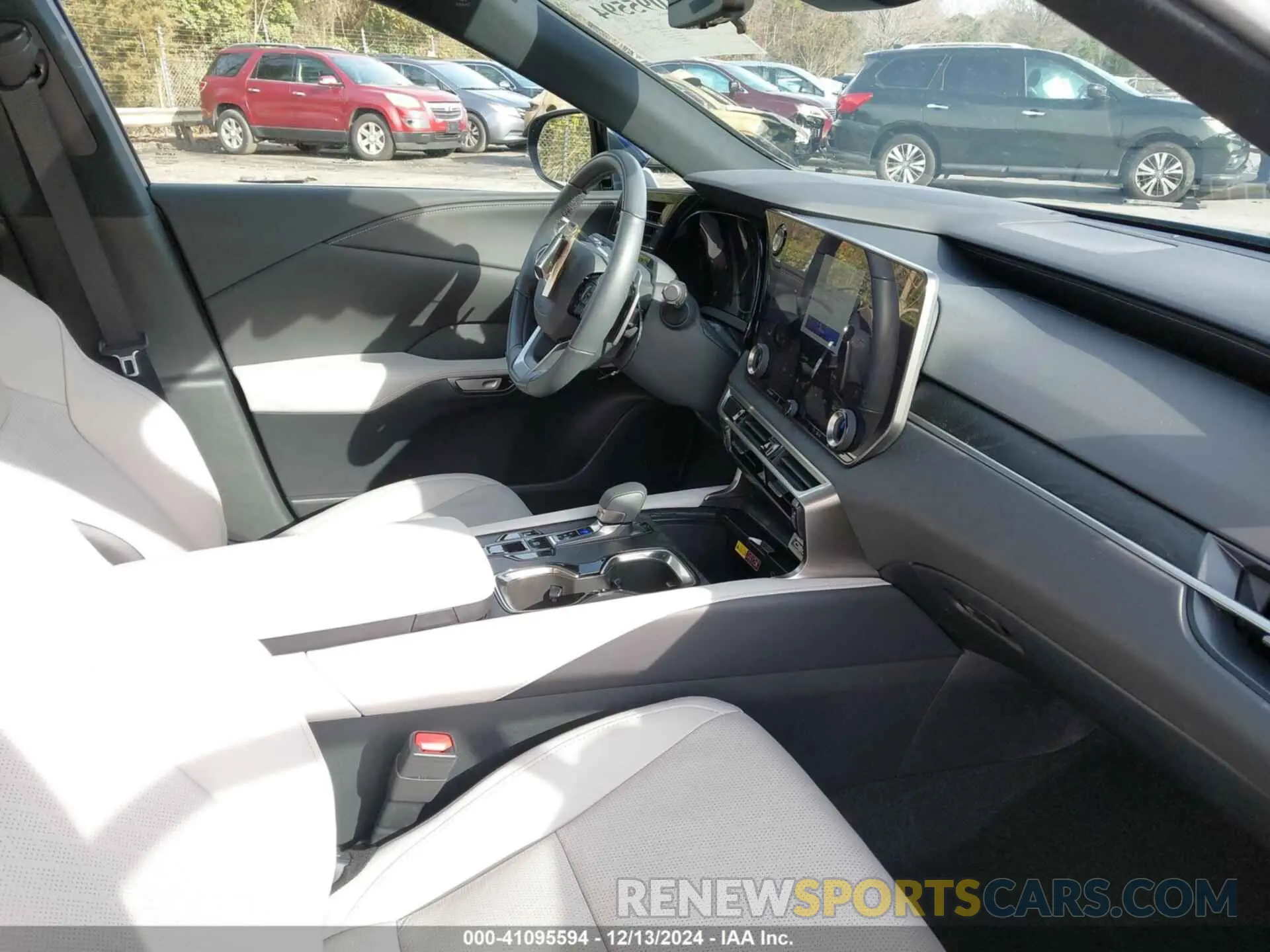 5 fotografías del automóvil dañado 2T2BBMCA4PC017829 LEXUS RX 350H 2023