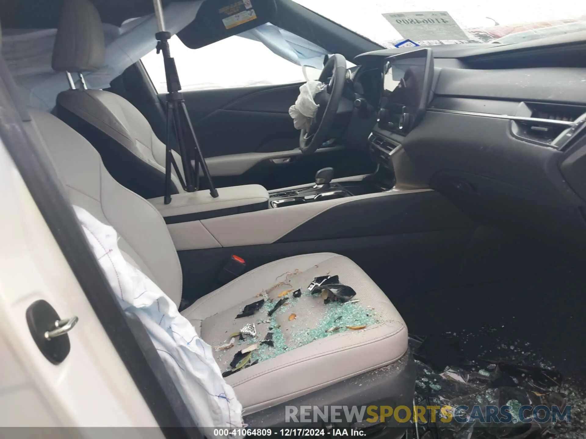 5 fotografías del automóvil dañado 2T2BBMCA7PC018957 LEXUS RX 350H 2023