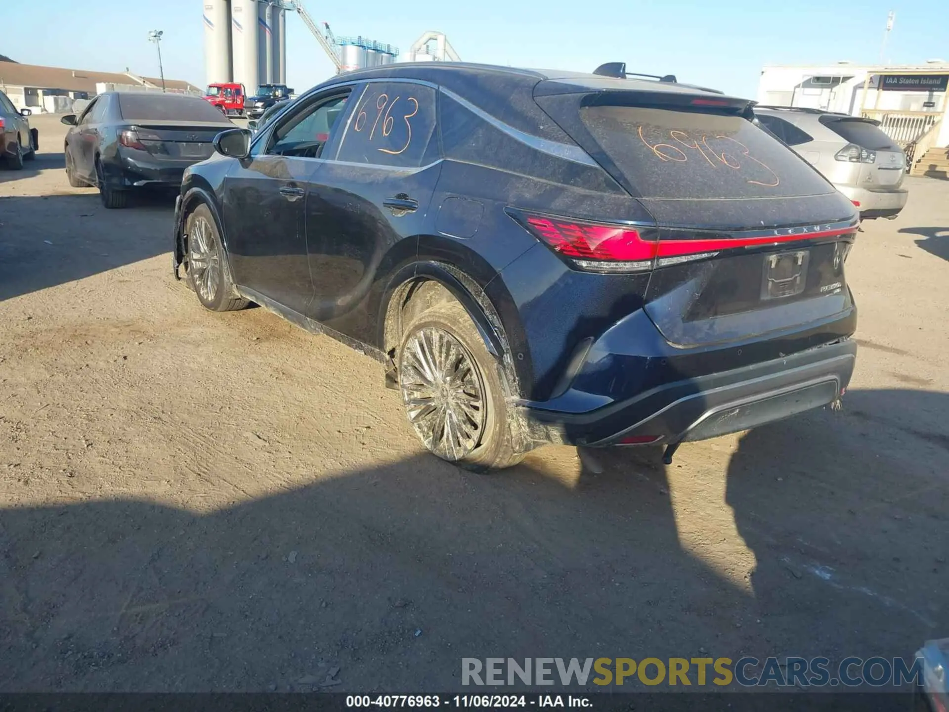 3 fotografías del automóvil dañado 2T2BBMCA8PC003724 LEXUS RX 350H 2023