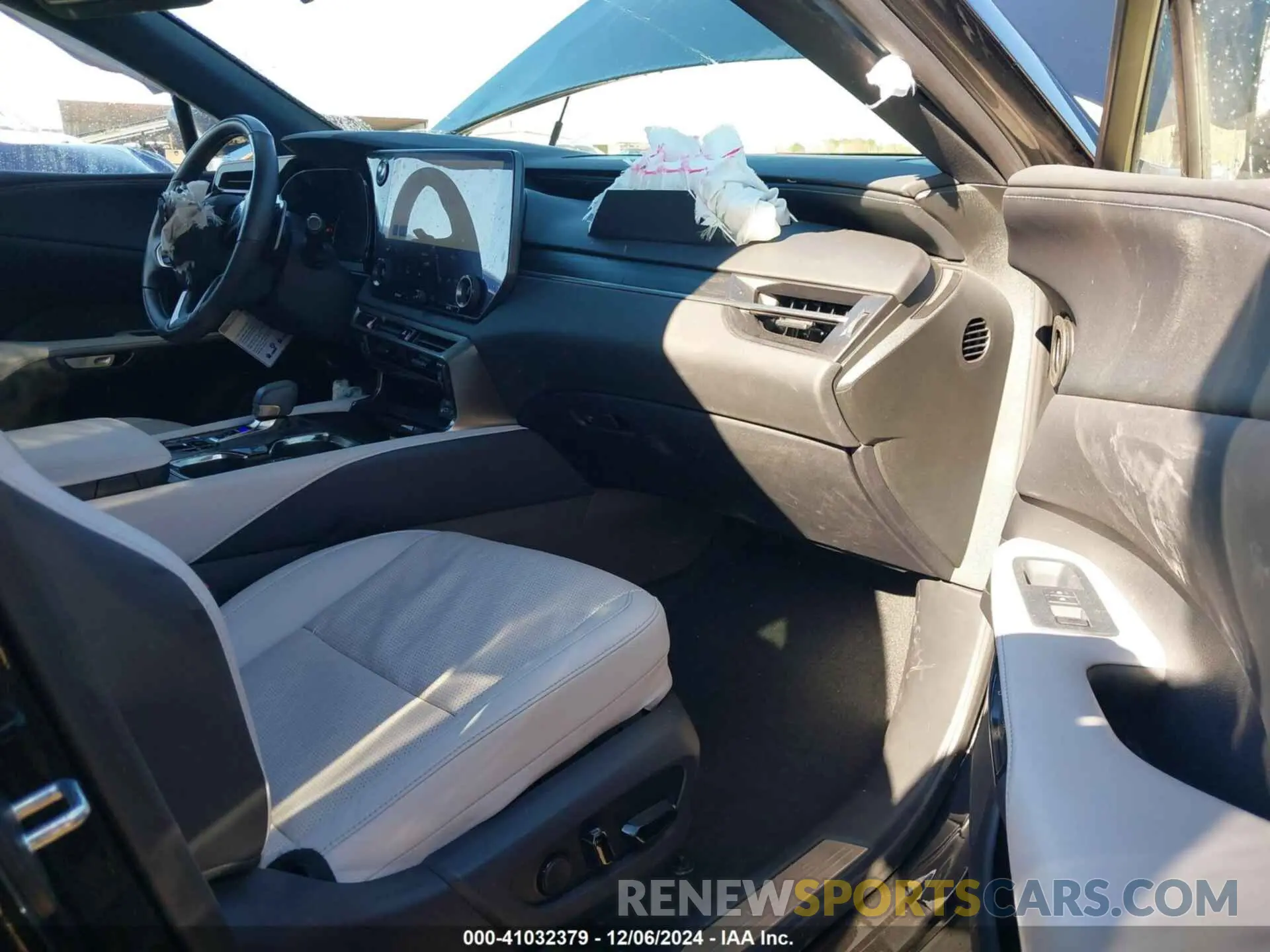 5 fotografías del automóvil dañado 2T2BBMCA8PC006347 LEXUS RX 350H 2023