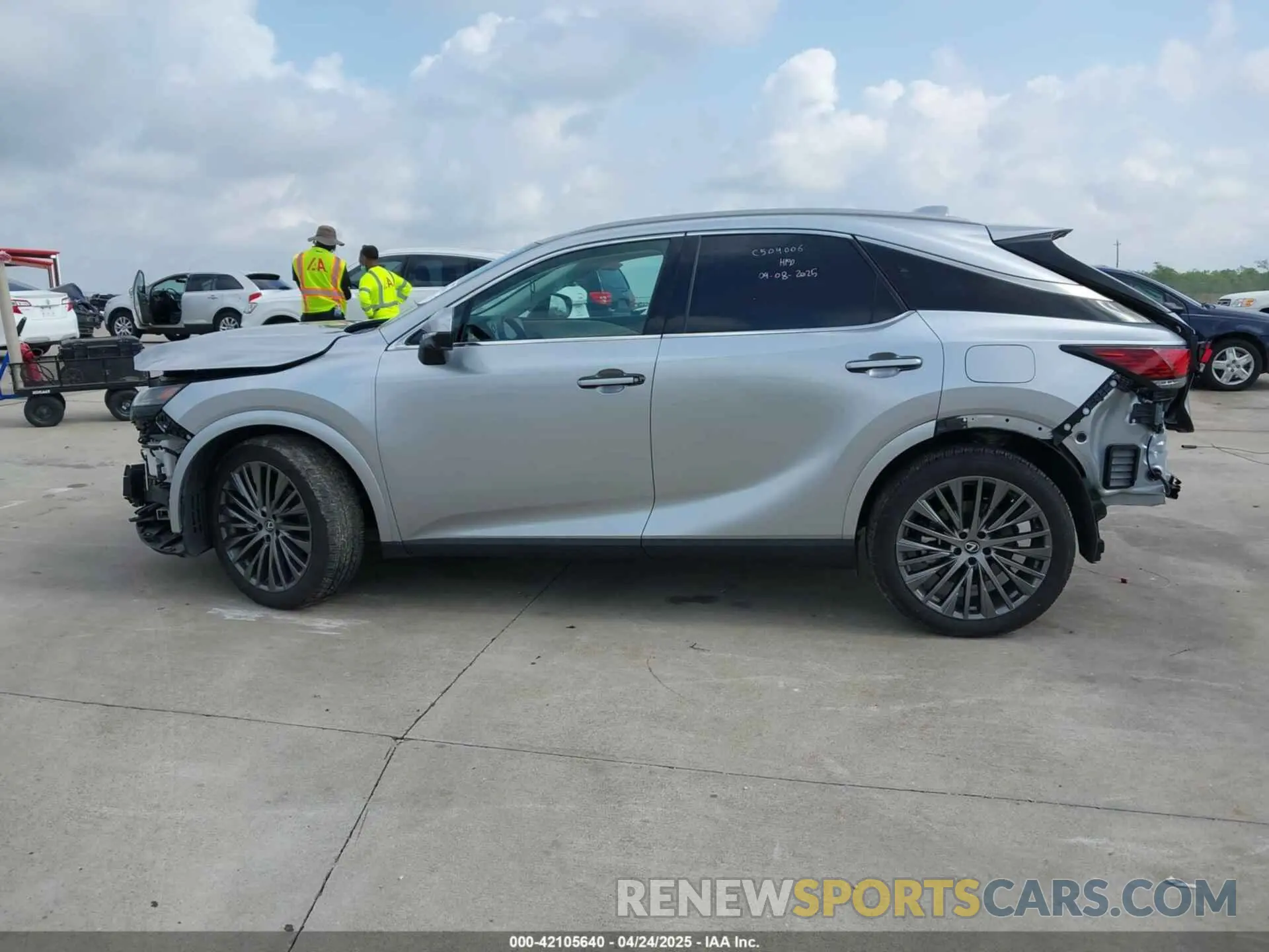 14 fotografías del automóvil dañado 2T2BBMCA8PC022516 LEXUS RX 350H 2023
