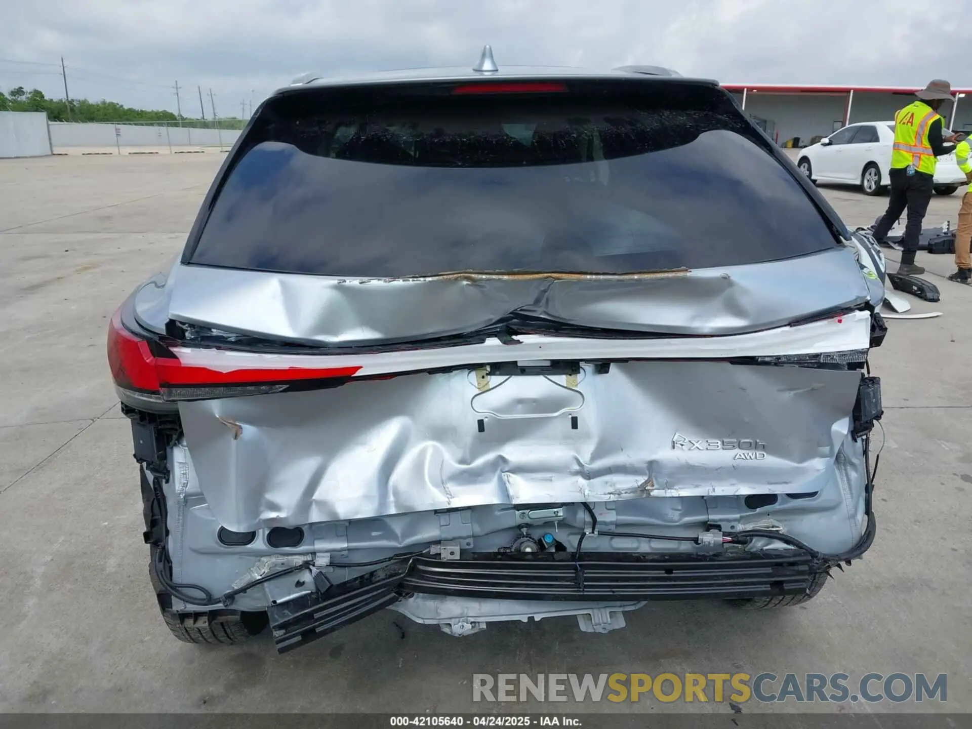 16 fotografías del automóvil dañado 2T2BBMCA8PC022516 LEXUS RX 350H 2023