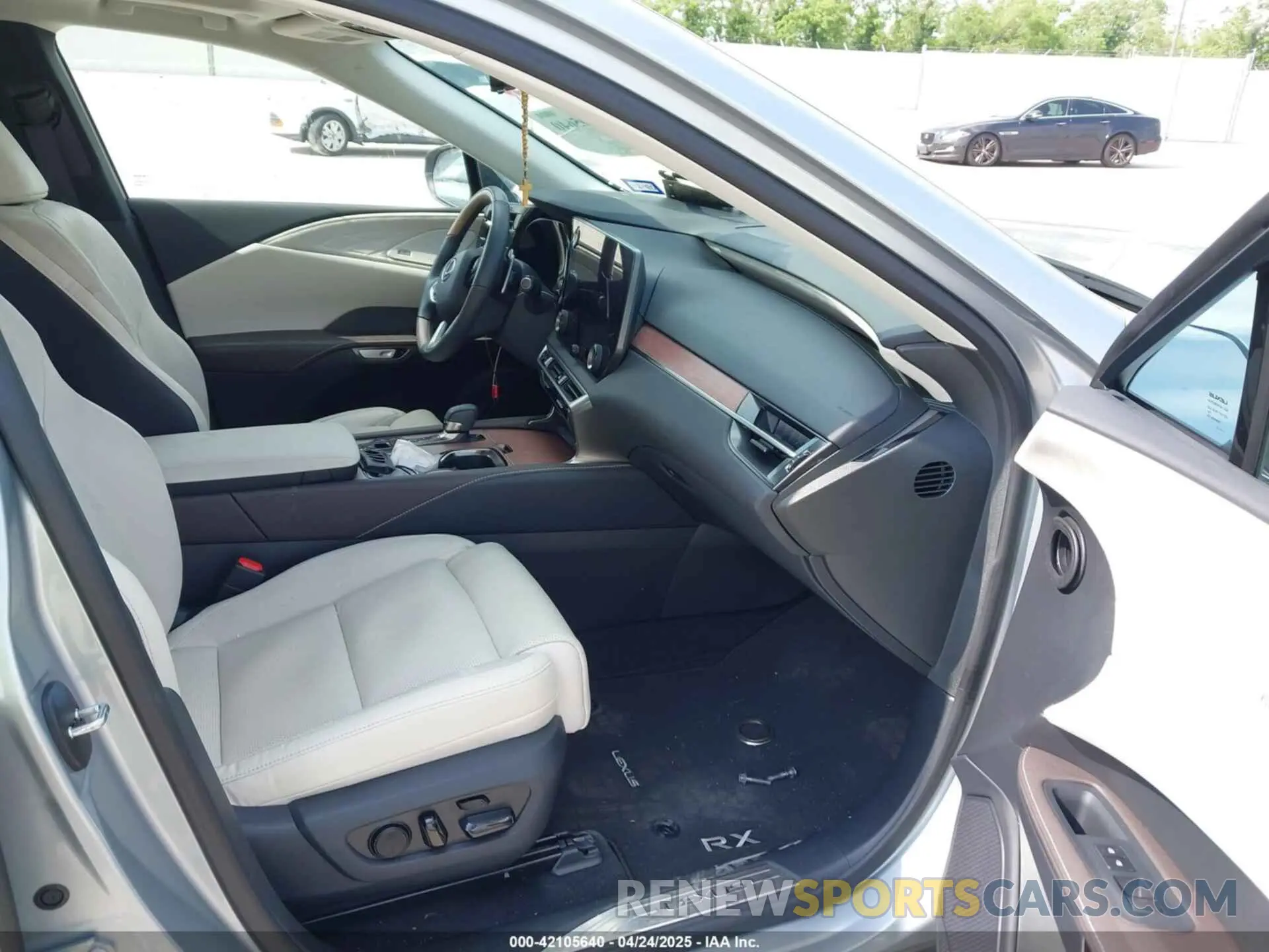 5 fotografías del automóvil dañado 2T2BBMCA8PC022516 LEXUS RX 350H 2023