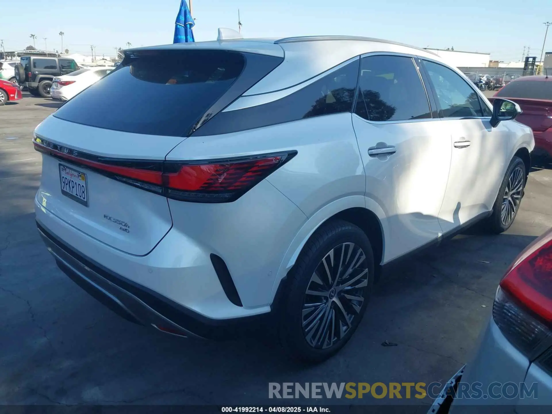4 fotografías del automóvil dañado 2T2BBMCA0RC057103 LEXUS RX 350H 2024