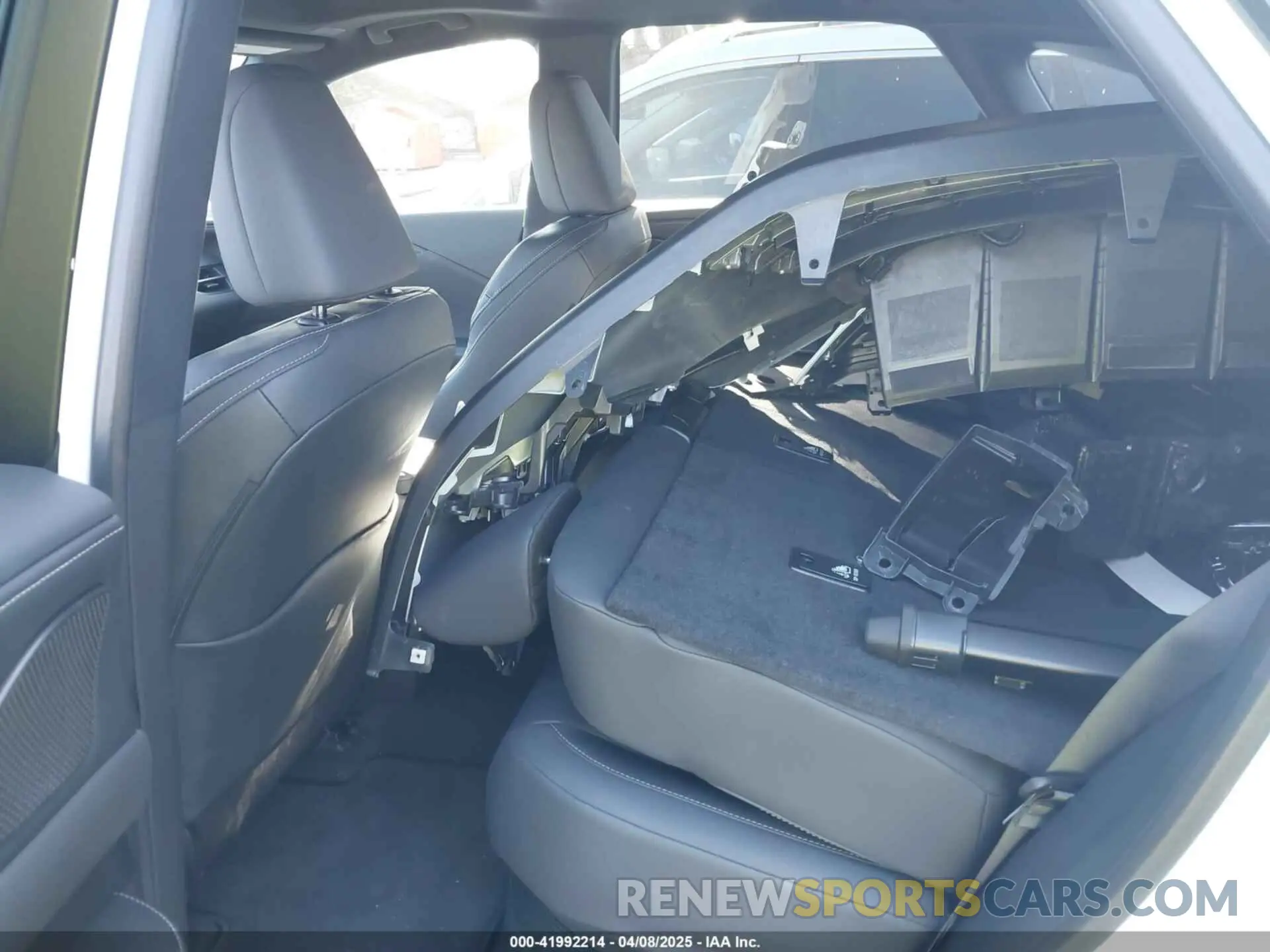 8 fotografías del automóvil dañado 2T2BBMCA0RC057103 LEXUS RX 350H 2024