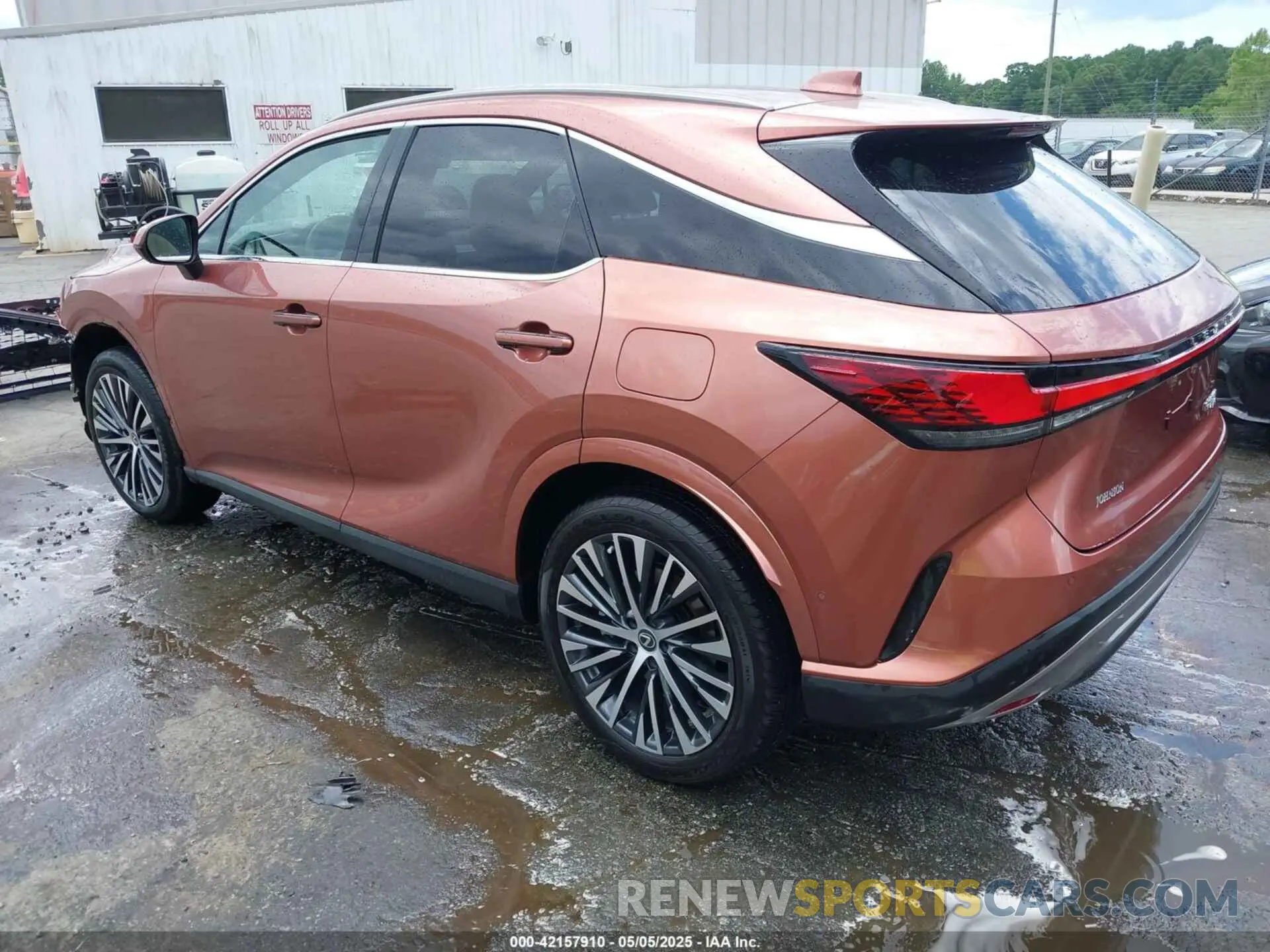 3 fotografías del automóvil dañado 2T2BBMCA1RC054680 LEXUS RX 350H 2024