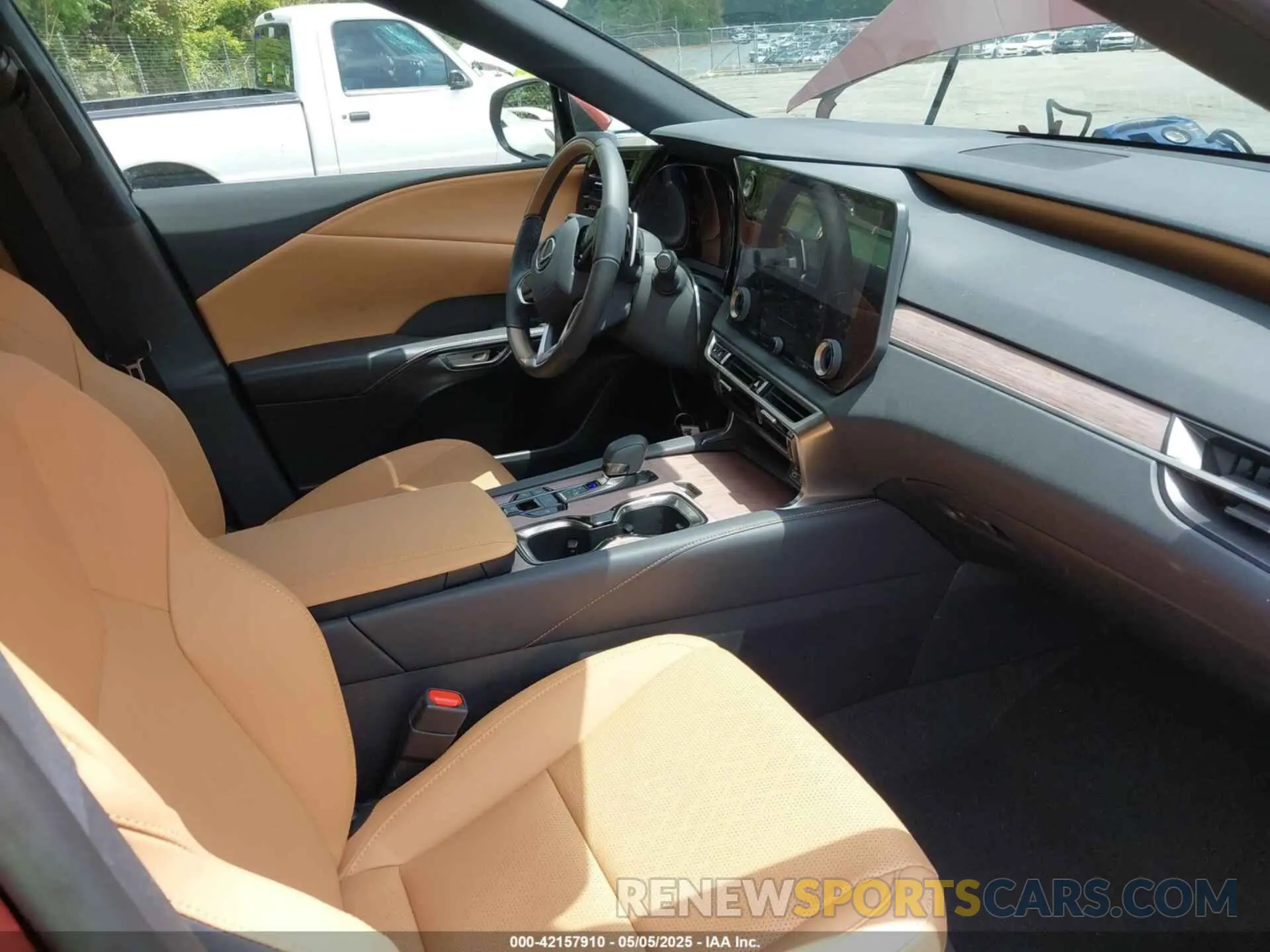 5 fotografías del automóvil dañado 2T2BBMCA1RC054680 LEXUS RX 350H 2024
