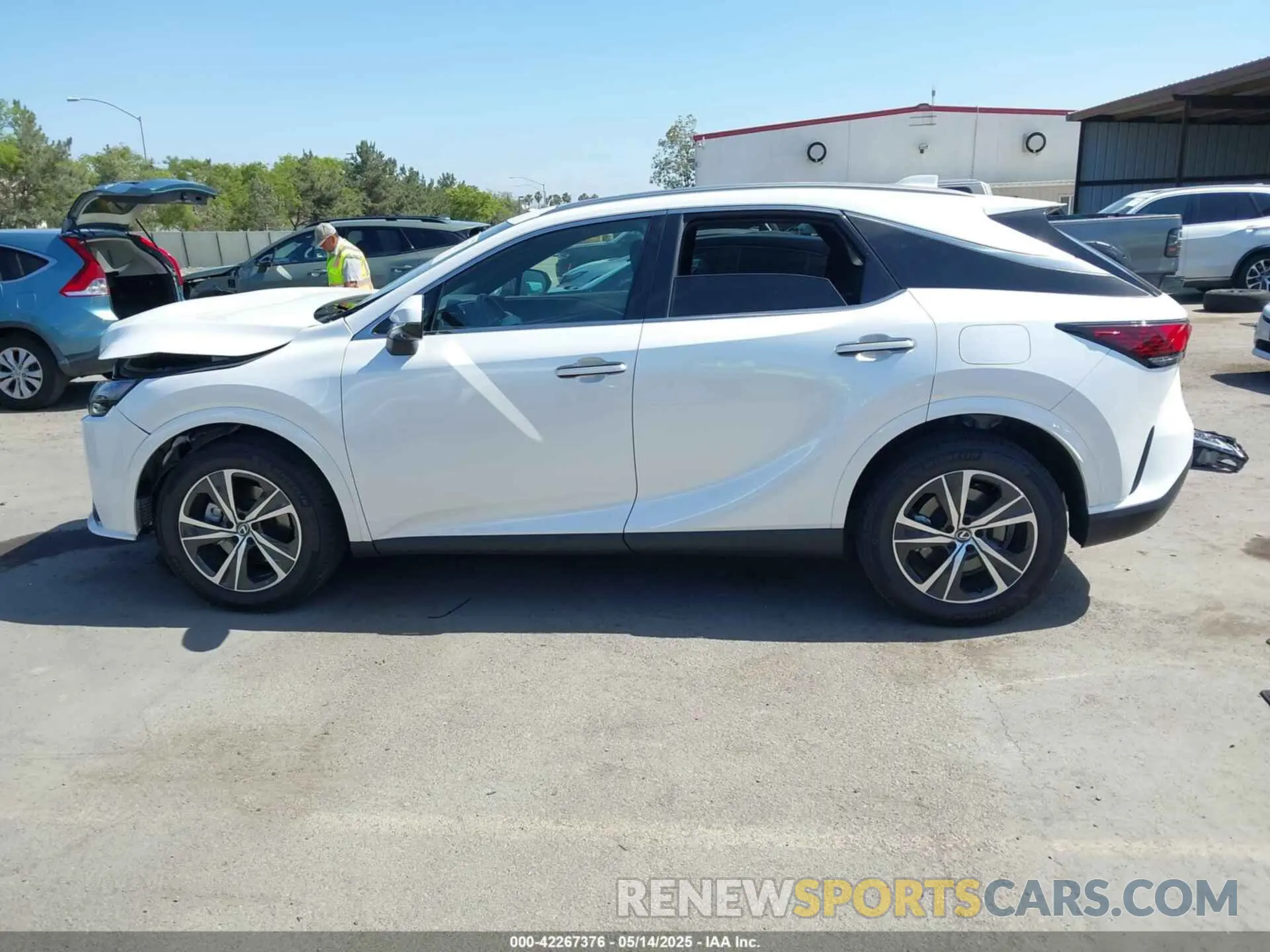 15 fotografías del automóvil dañado 2T2BBMCA2RC041498 LEXUS RX 350H 2024