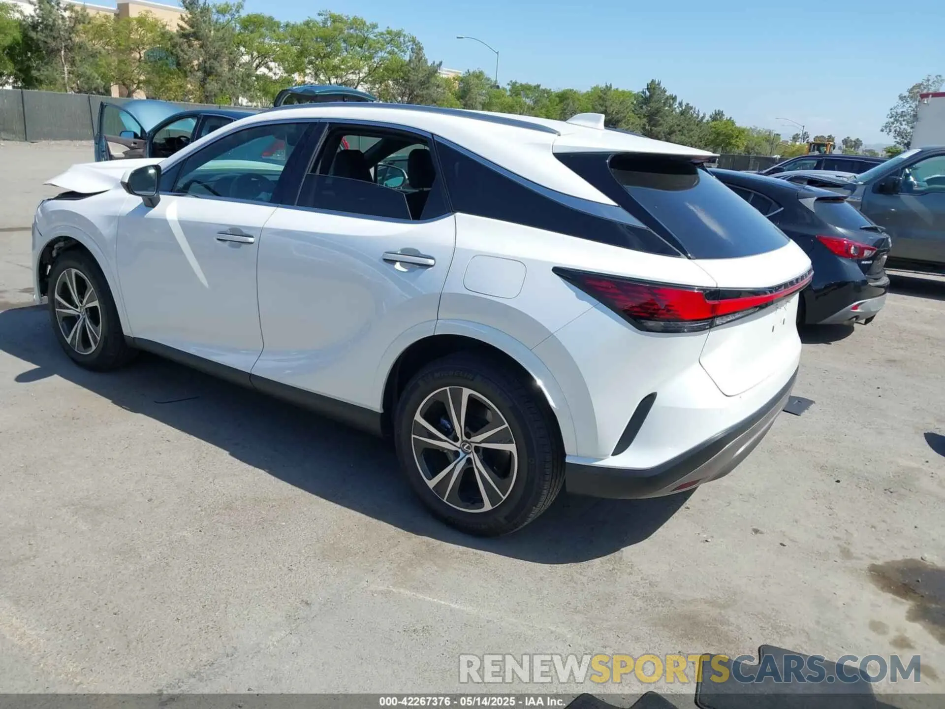 3 fotografías del automóvil dañado 2T2BBMCA2RC041498 LEXUS RX 350H 2024