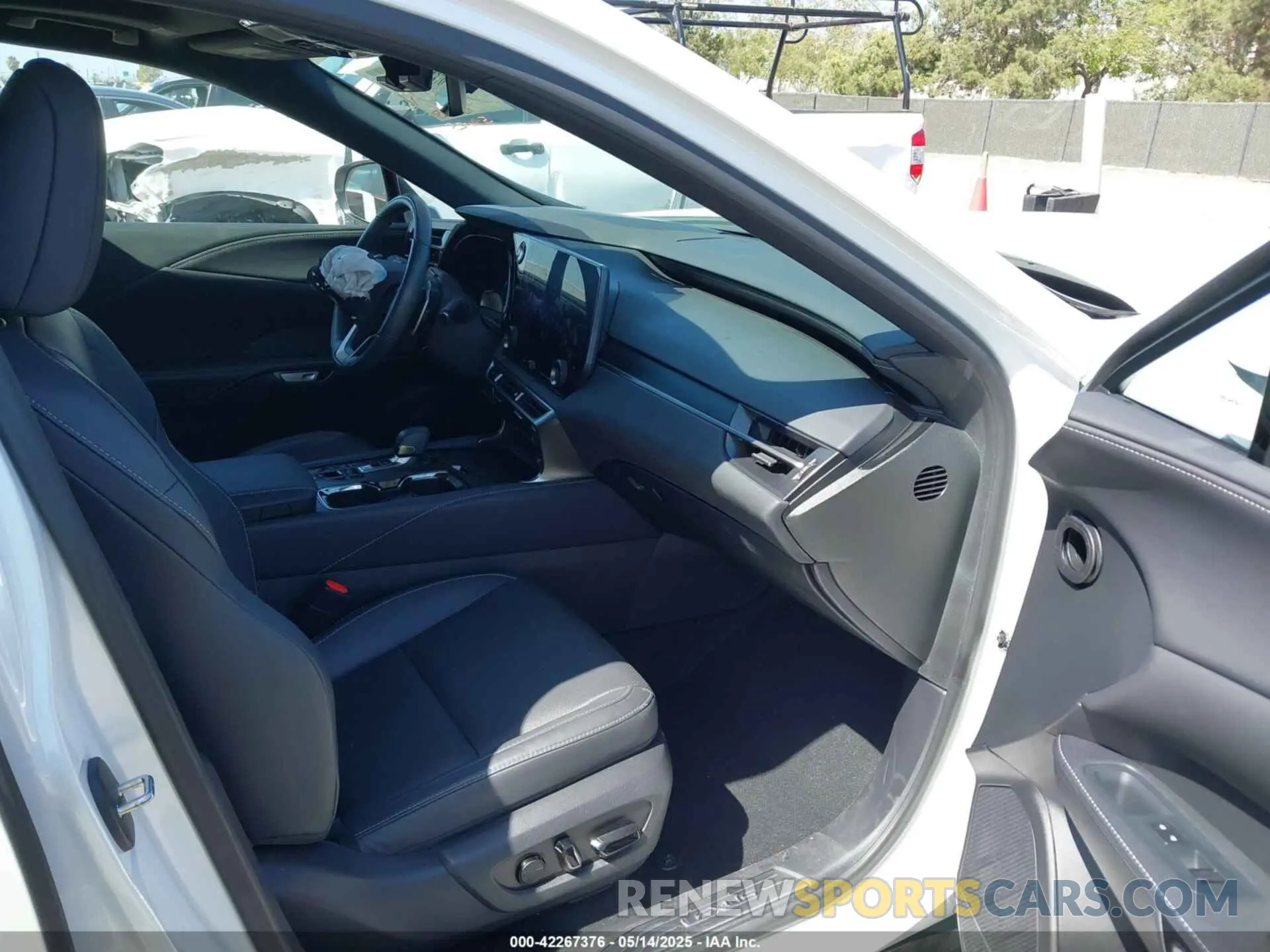 5 fotografías del automóvil dañado 2T2BBMCA2RC041498 LEXUS RX 350H 2024
