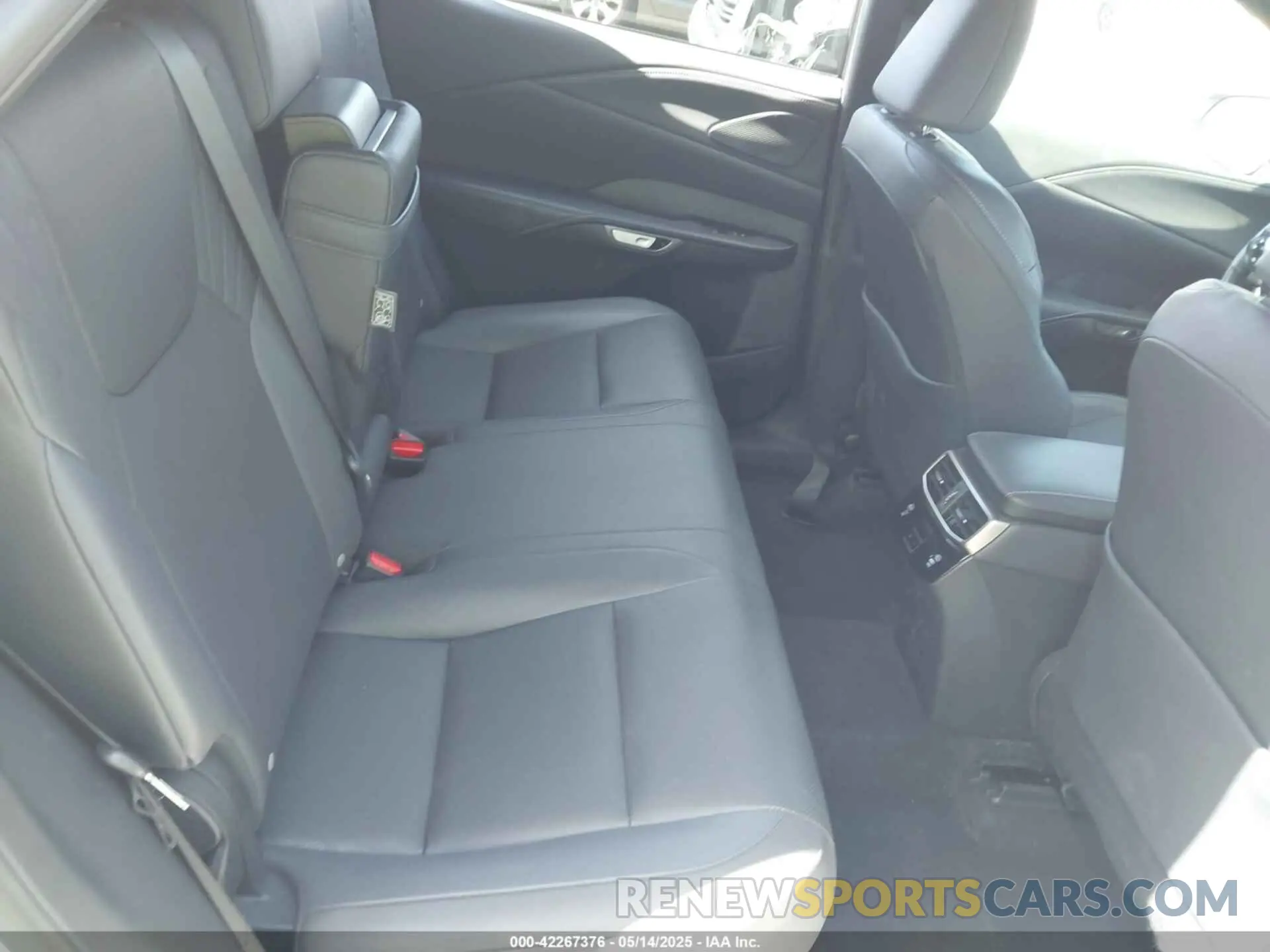 8 fotografías del automóvil dañado 2T2BBMCA2RC041498 LEXUS RX 350H 2024