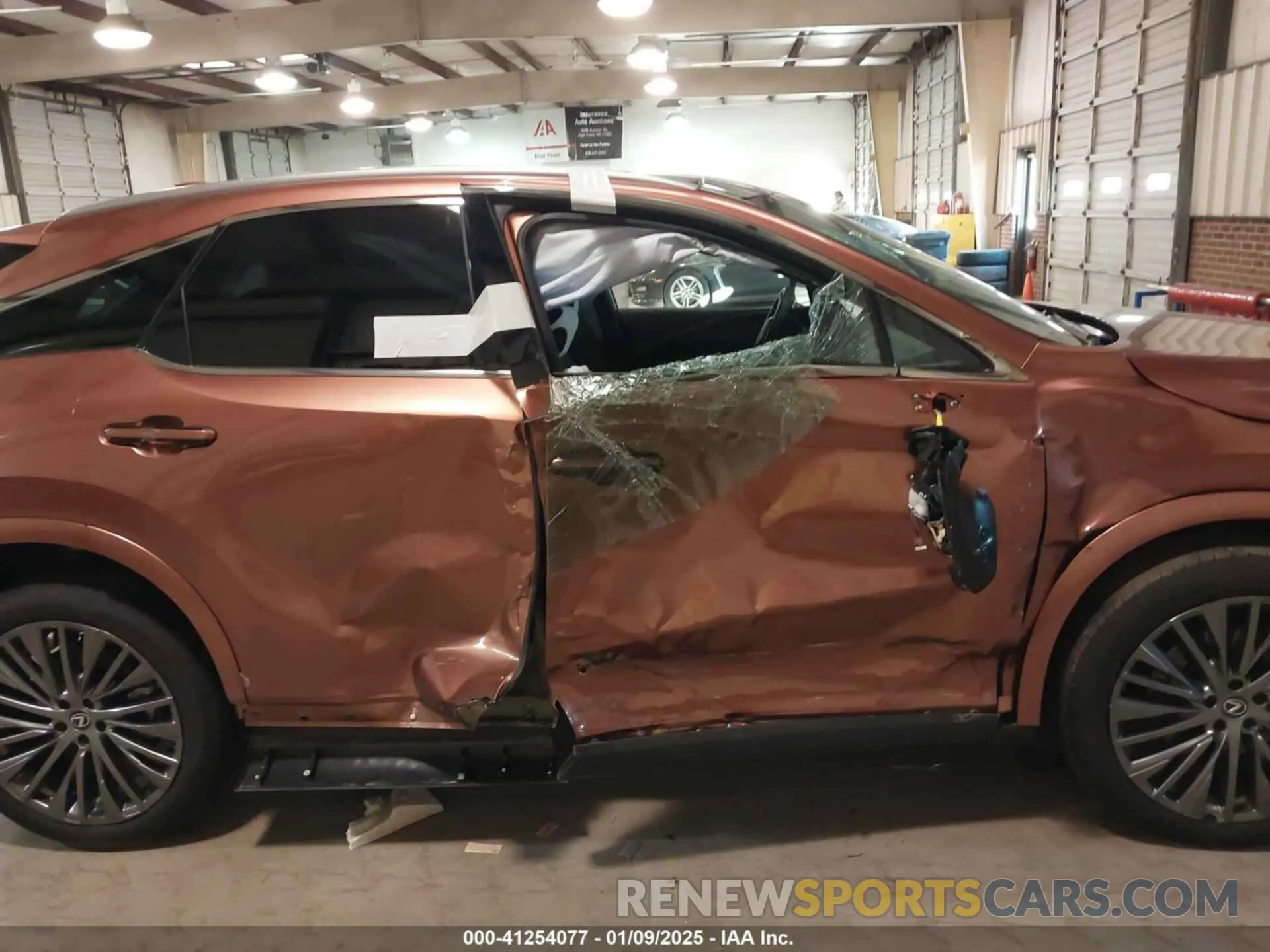 13 fotografías del automóvil dañado 2T2BBMCA2RC046393 LEXUS RX 350H 2024