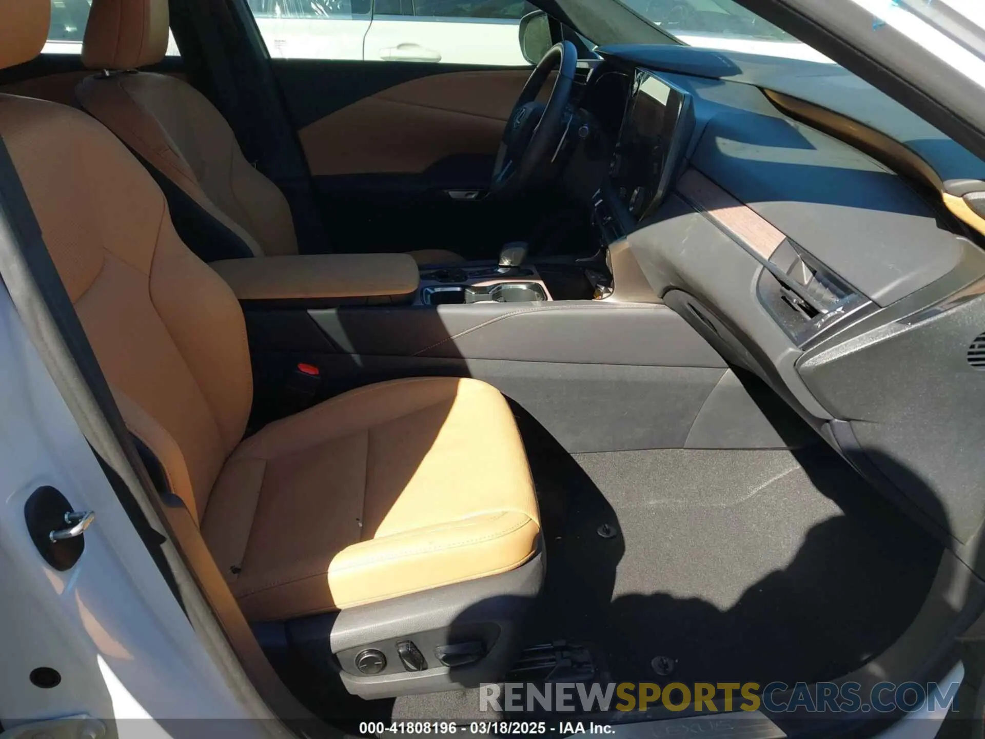 5 fotografías del automóvil dañado 2T2BBMCA3RC042983 LEXUS RX 350H 2024