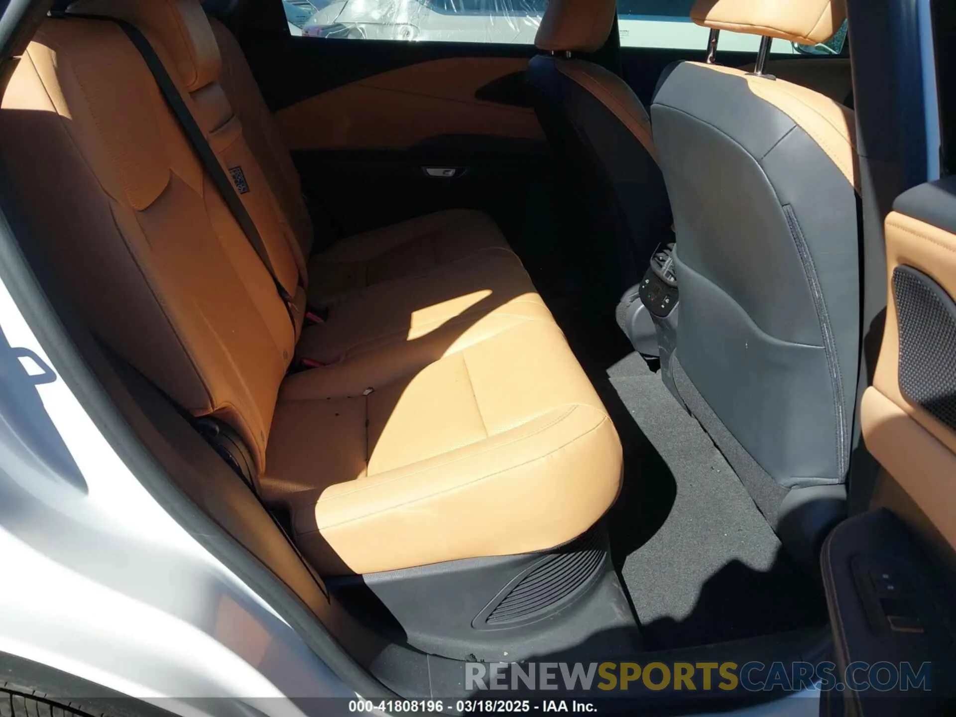 8 fotografías del automóvil dañado 2T2BBMCA3RC042983 LEXUS RX 350H 2024