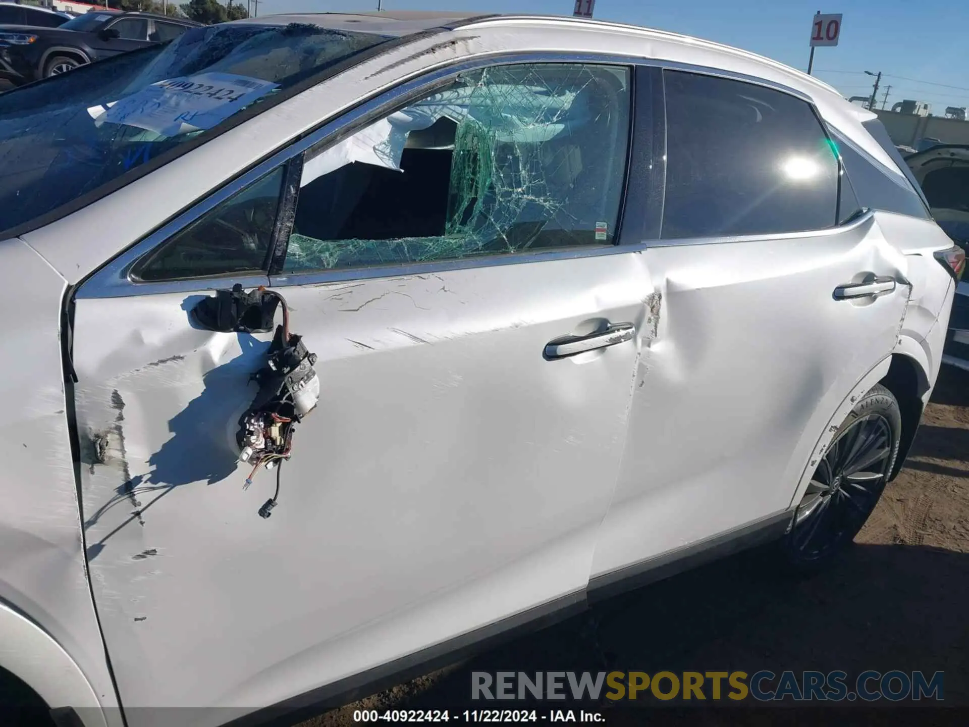 18 fotografías del automóvil dañado 2T2BBMCA3RC060822 LEXUS RX 350H 2024