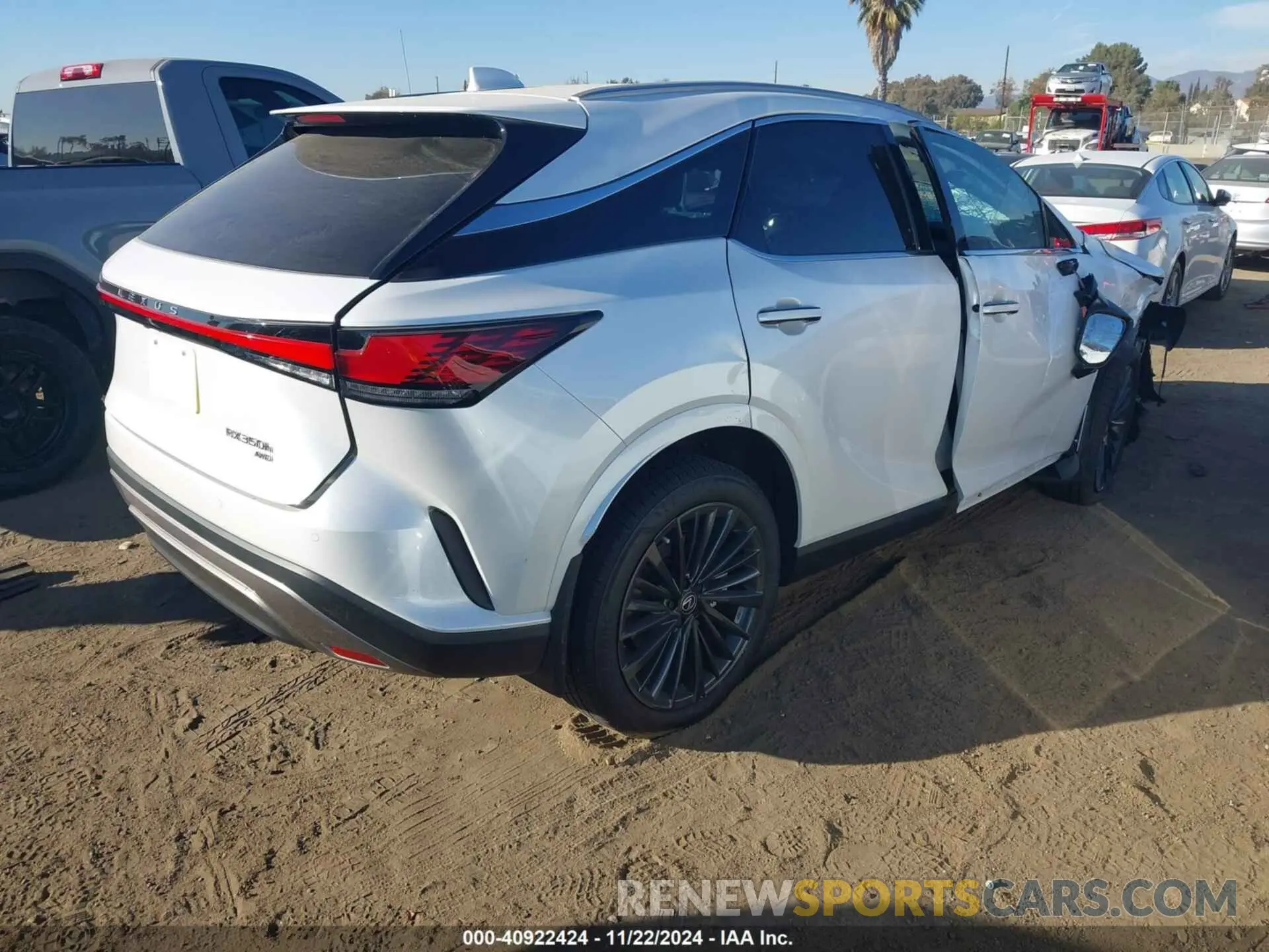 4 fotografías del automóvil dañado 2T2BBMCA3RC060822 LEXUS RX 350H 2024