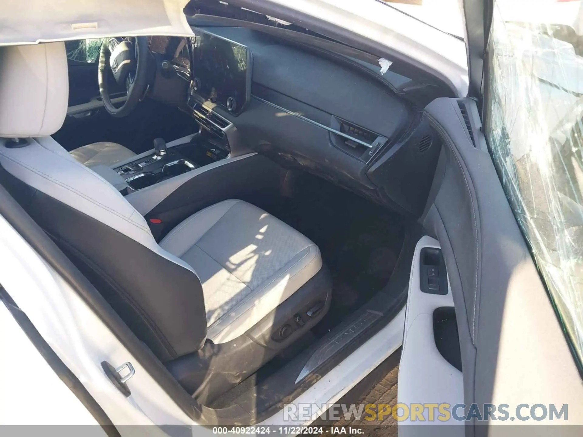 5 fotografías del automóvil dañado 2T2BBMCA3RC060822 LEXUS RX 350H 2024
