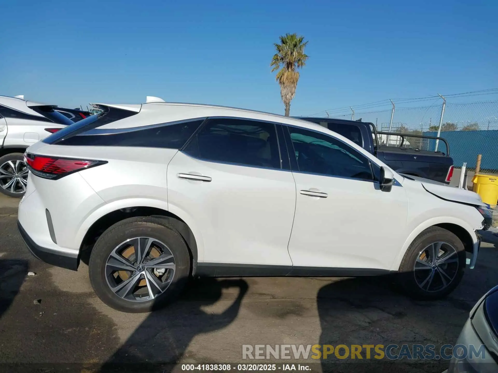 14 fotografías del automóvil dañado 2T2BBMCA4RC025397 LEXUS RX 350H 2024