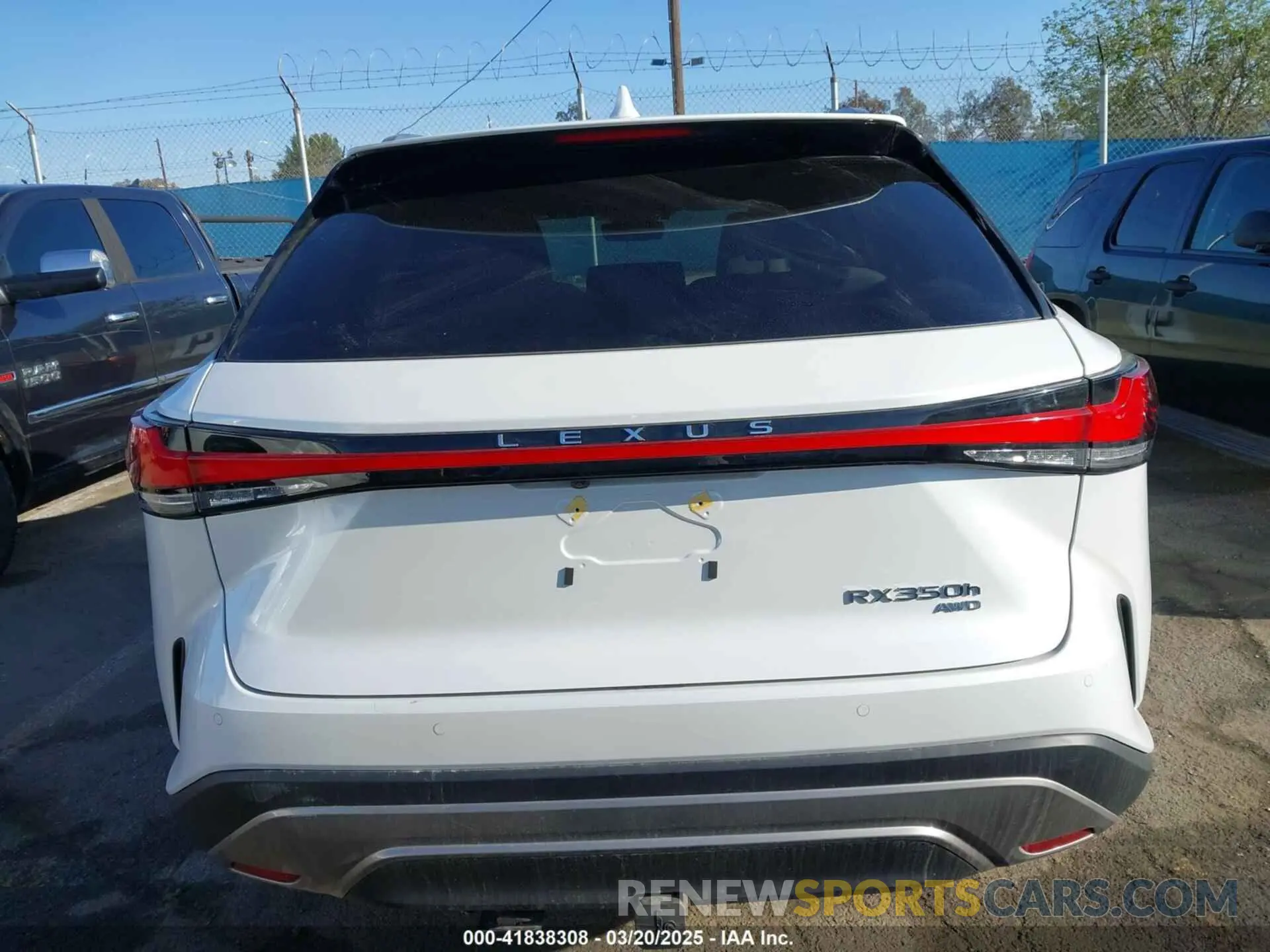 17 fotografías del automóvil dañado 2T2BBMCA4RC025397 LEXUS RX 350H 2024