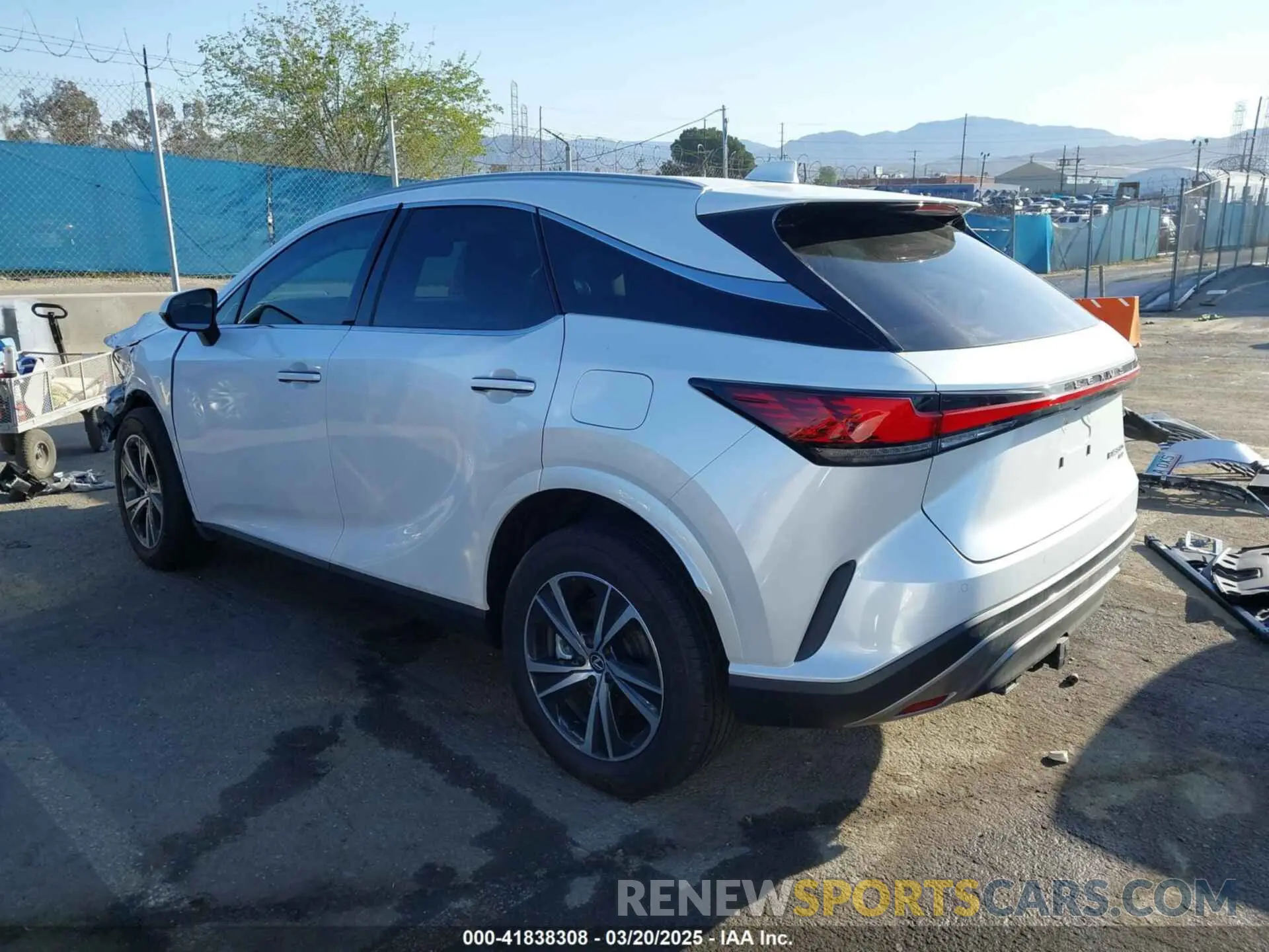 3 fotografías del automóvil dañado 2T2BBMCA4RC025397 LEXUS RX 350H 2024