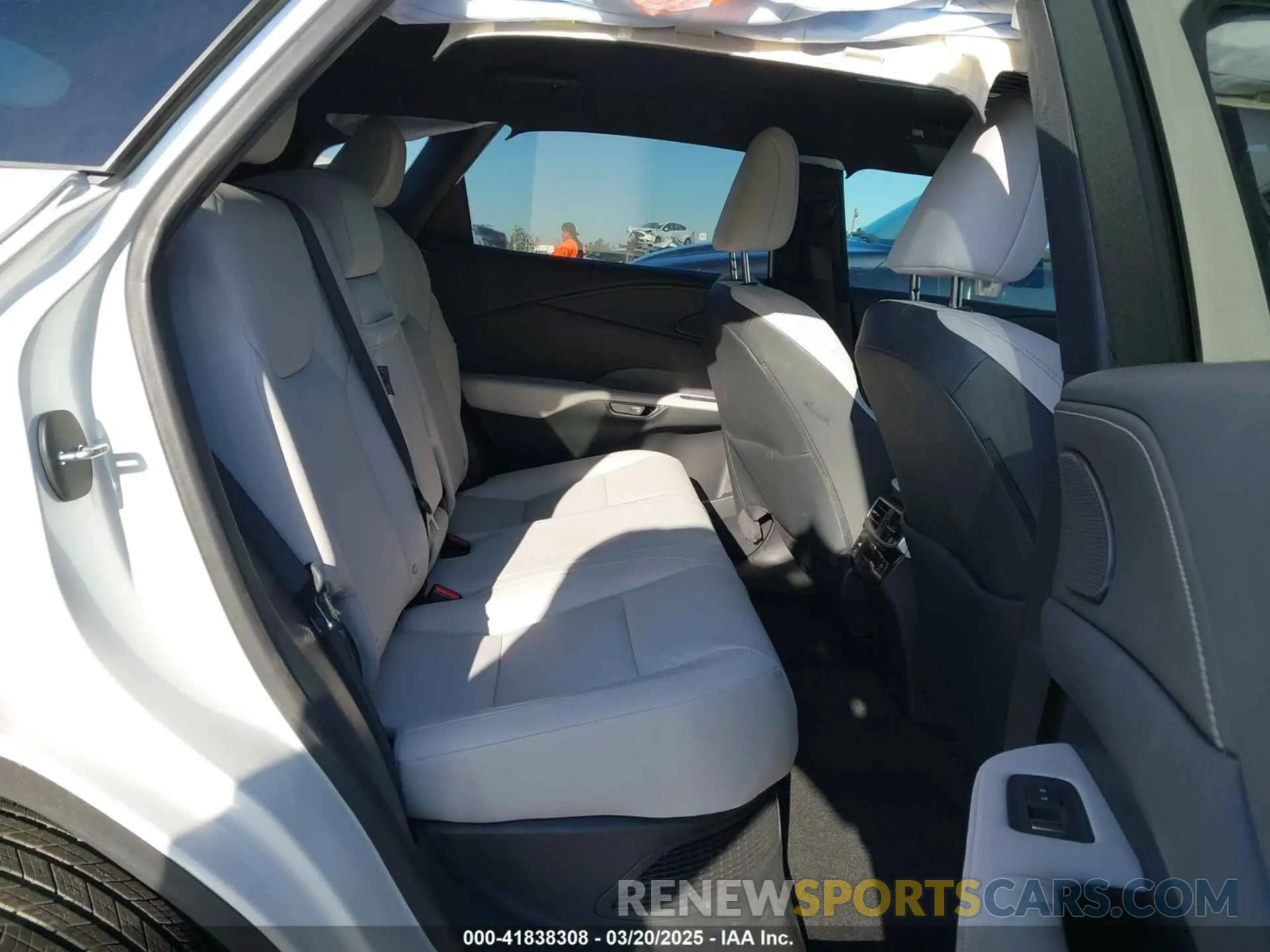 8 fotografías del automóvil dañado 2T2BBMCA4RC025397 LEXUS RX 350H 2024