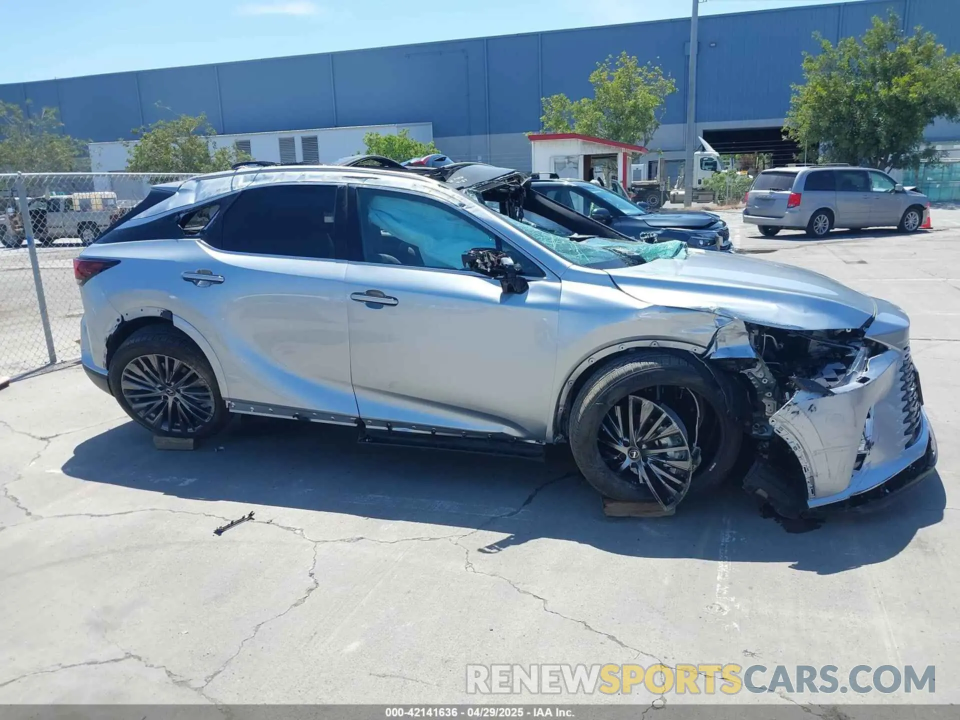 14 fotografías del automóvil dañado 2T2BBMCA7RC048589 LEXUS RX 350H 2024