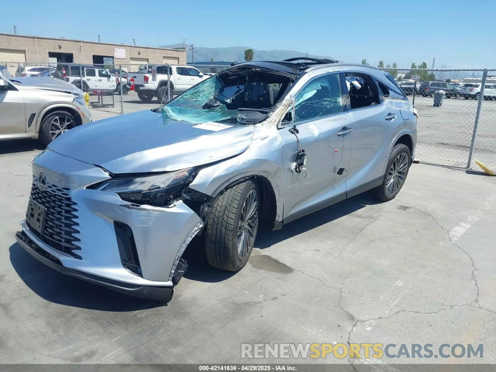 2 fotografías del automóvil dañado 2T2BBMCA7RC048589 LEXUS RX 350H 2024
