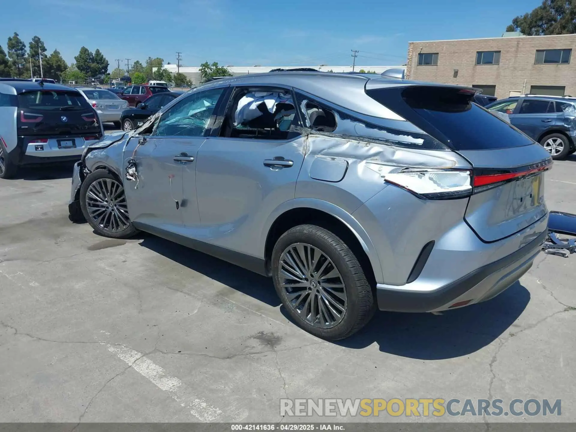 3 fotografías del automóvil dañado 2T2BBMCA7RC048589 LEXUS RX 350H 2024