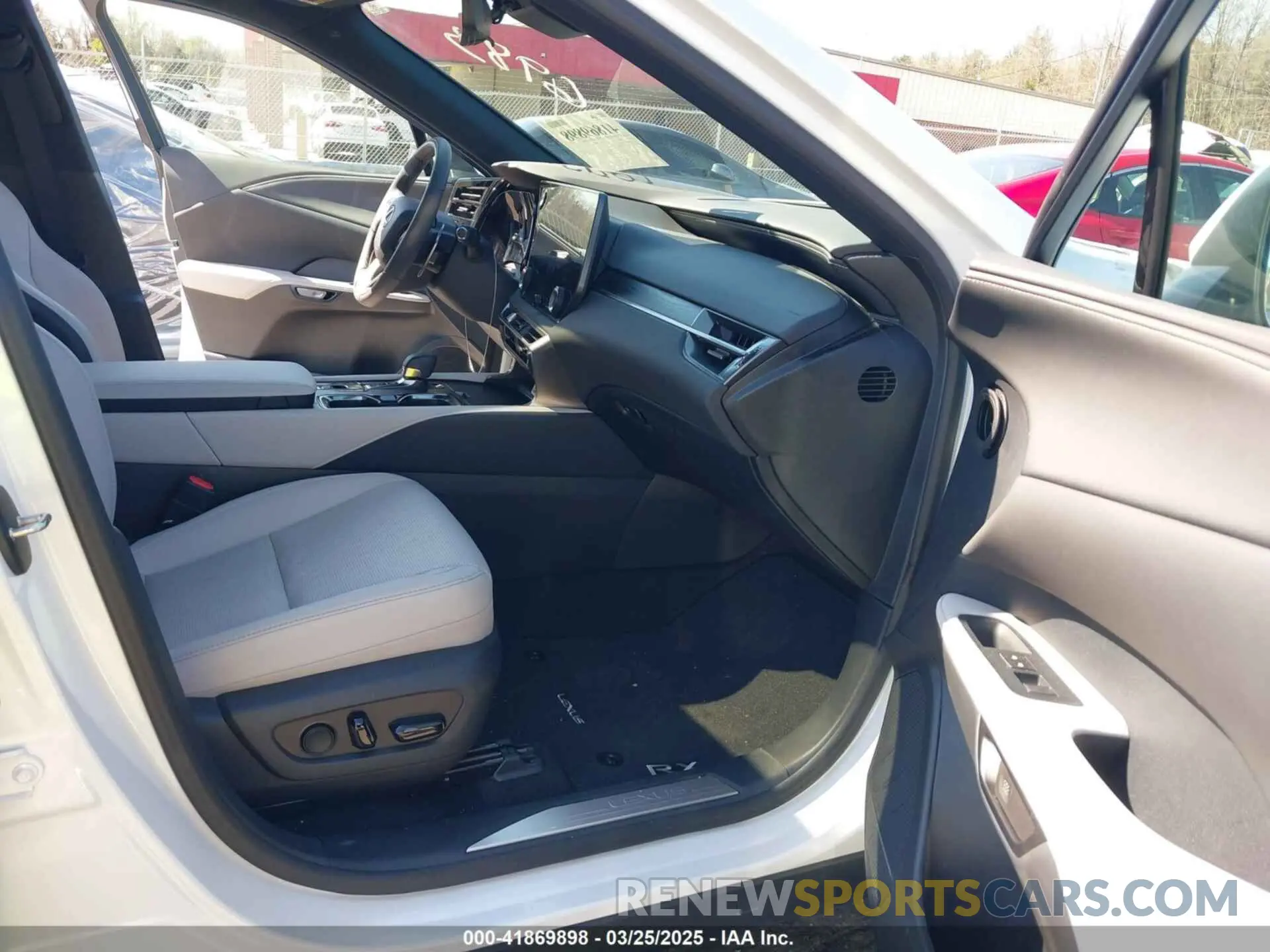 5 fotografías del automóvil dañado 2T2BBMCA7RC056983 LEXUS RX 350H 2024